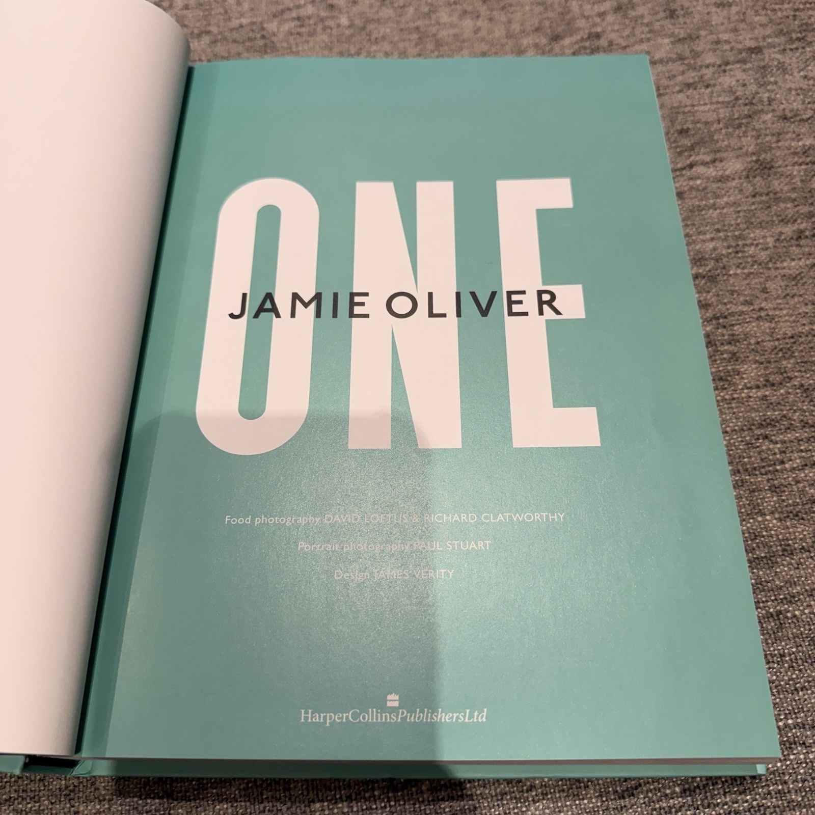 Jamie Oliver – One: Simple One-Pan Wonders. English, 312 Pages