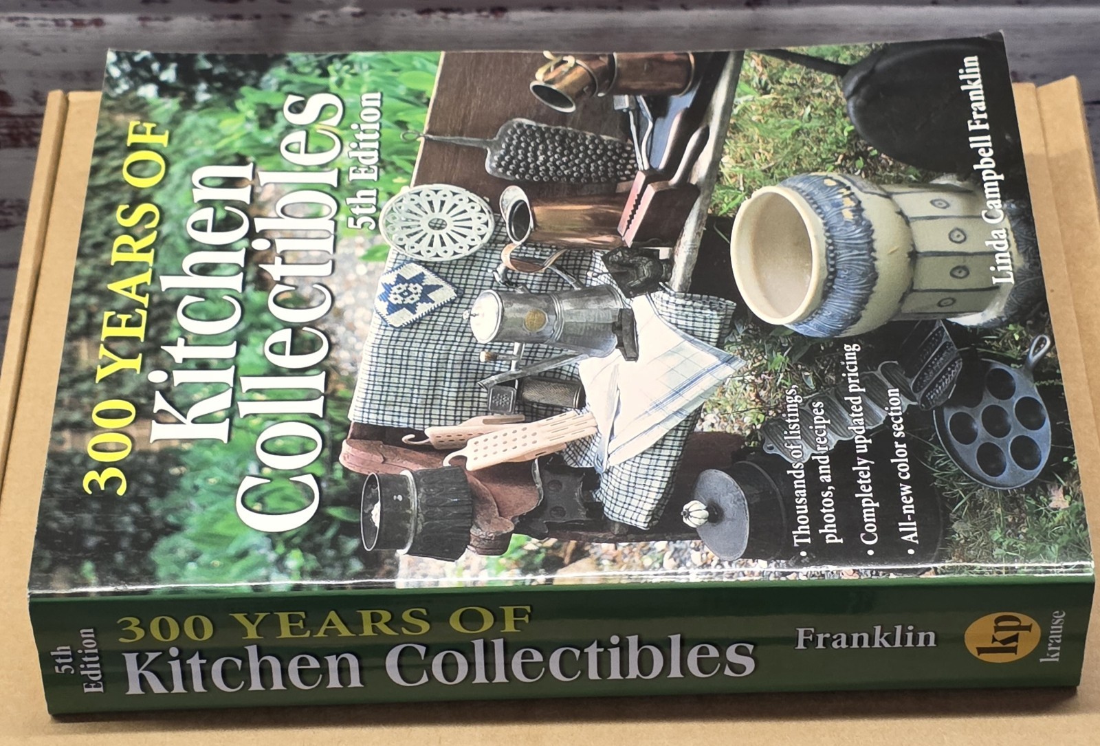 300 Years of Kitchen Collectibles – Paperback By Franklin, Linda Campbell – GOOD