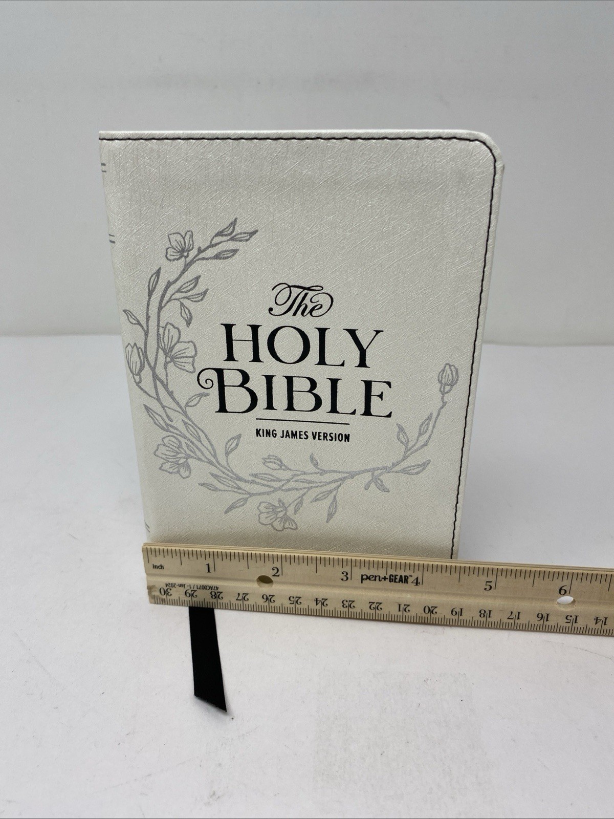 KJV Bible Compact Faux Leather White by Christian Art Gifts VG FREE SHIPPING!