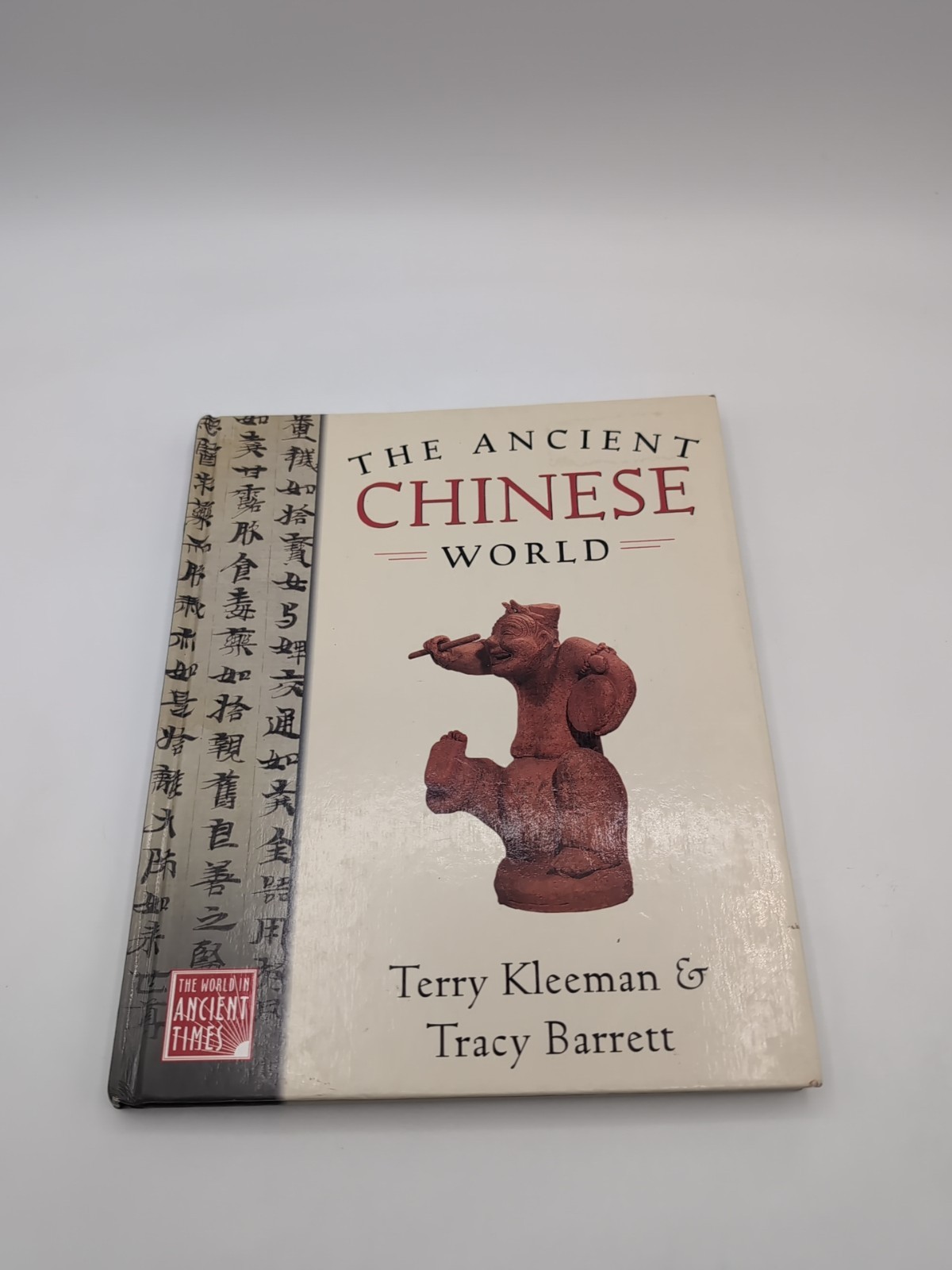 Ancient Chinese World by Tracy Barrett and Terry Kleeman
