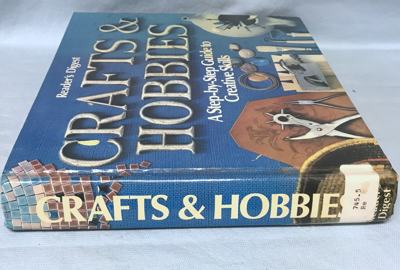 BOOK: ‘CRAFTS & HOBBIES’ Reader’s Digest 1979 Illustrated 456 pg Textbook (A1)