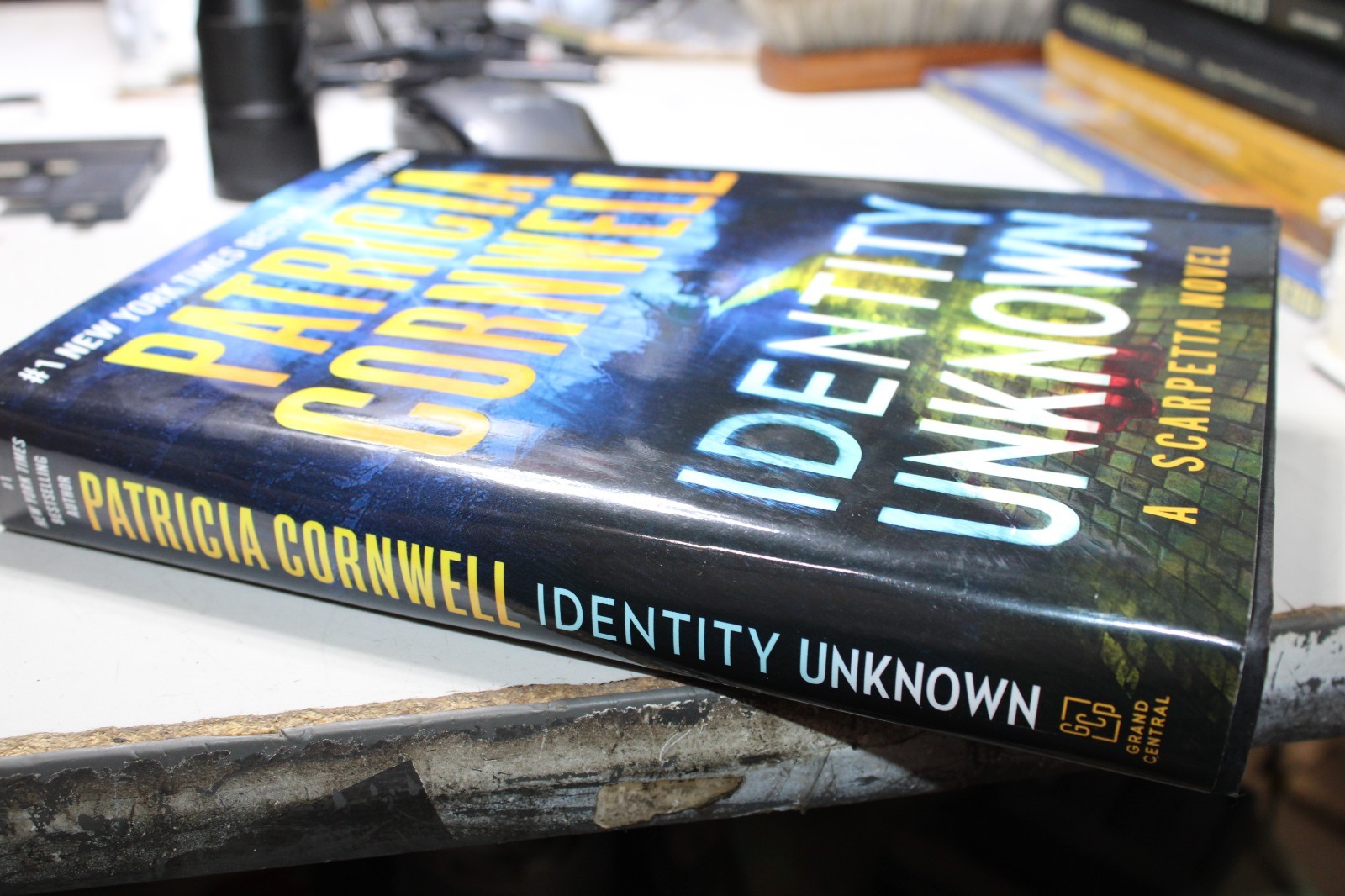 Identity Unknown; Kay Scarpetta – 9781538770382, Cornwell, hardcover, new