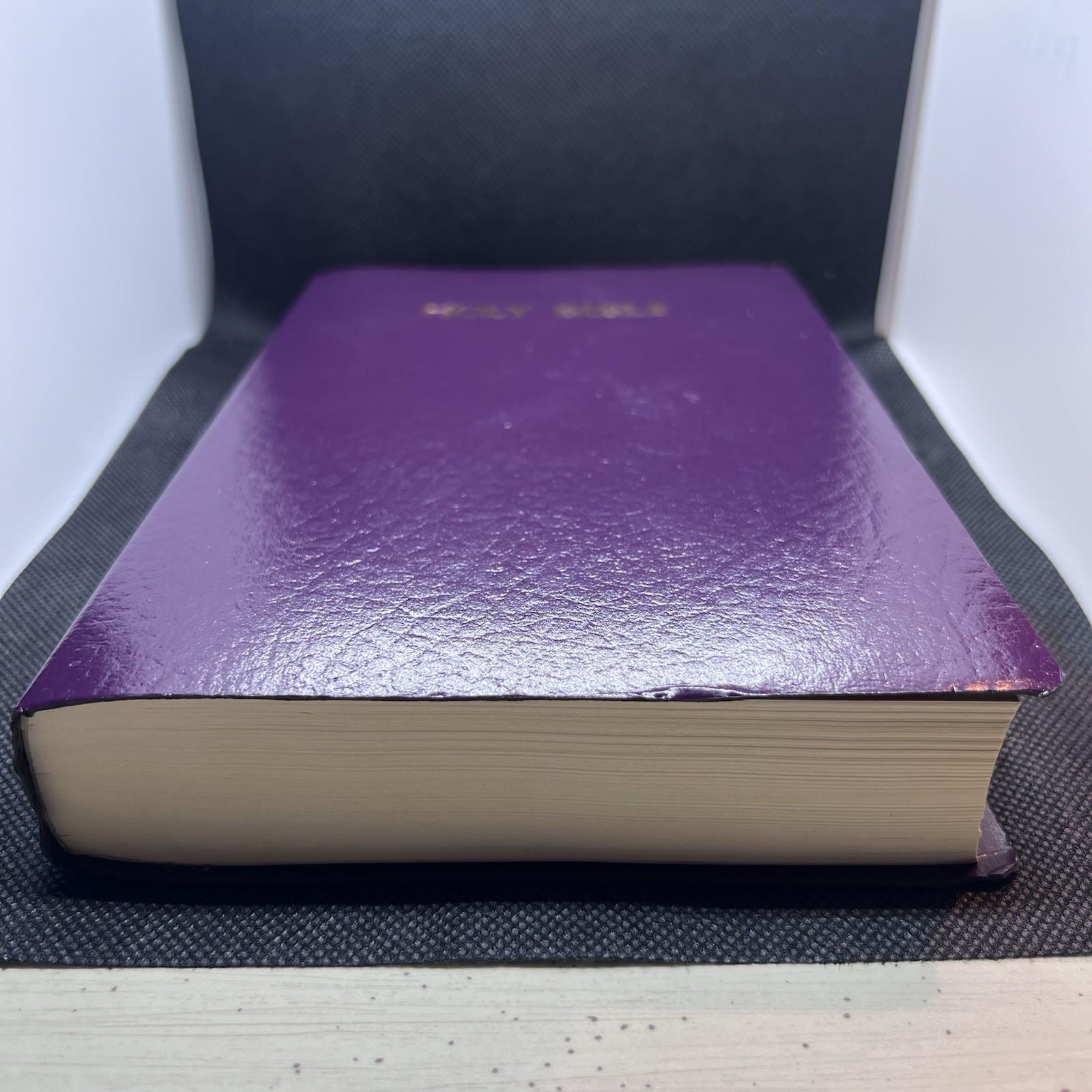 1982 Nelson Holy Bible New King James Version NKJV Black Leather Red Letter