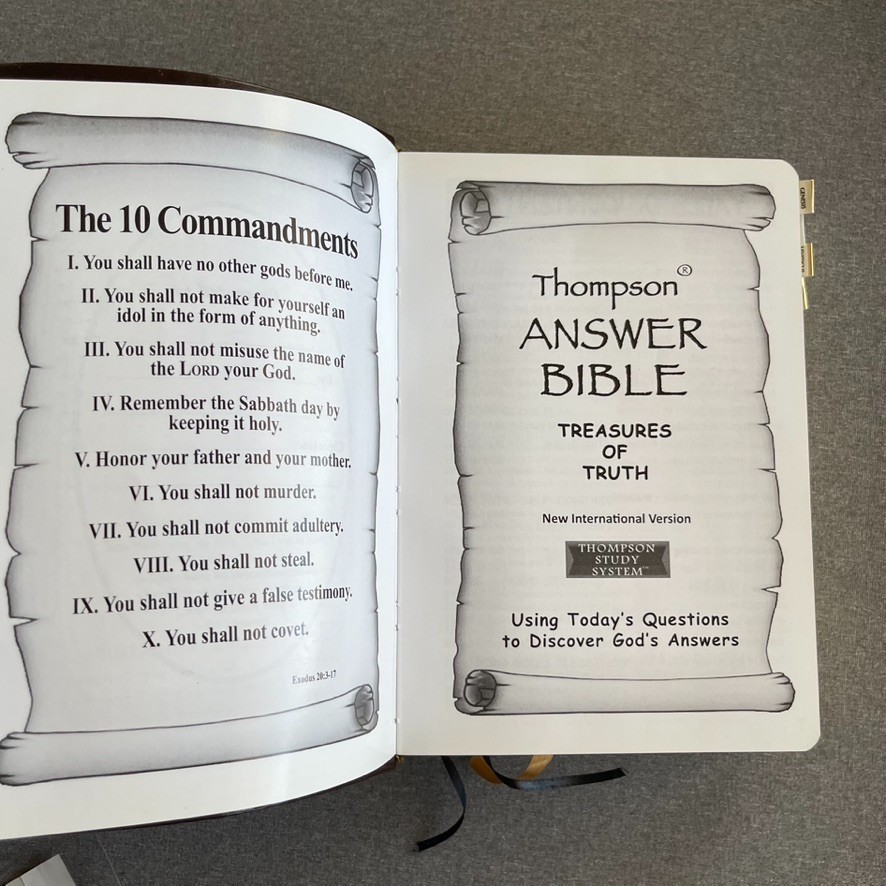 THOMPSON ANSWER BIBLE – NIV- SIMULATED LEATHER BRIDLE By Hartnell House