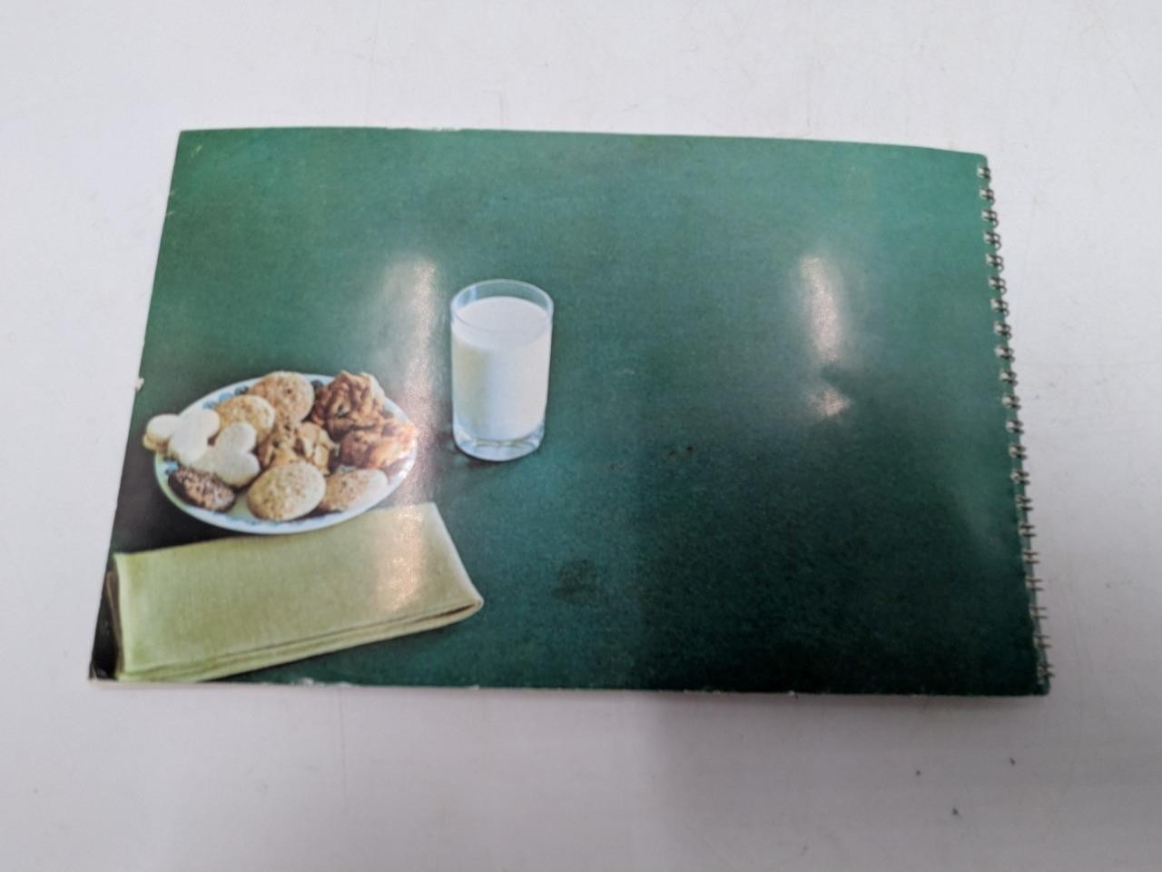 1963 WE Energies Cookie Book Wisconsin Electric Christmas Cooky Recipe Book A