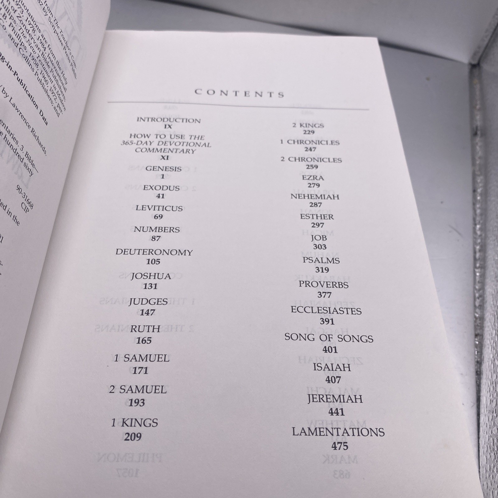 The 365 Day Devotional Commentary (Home Bible Study Library), Lawrence O. Richar