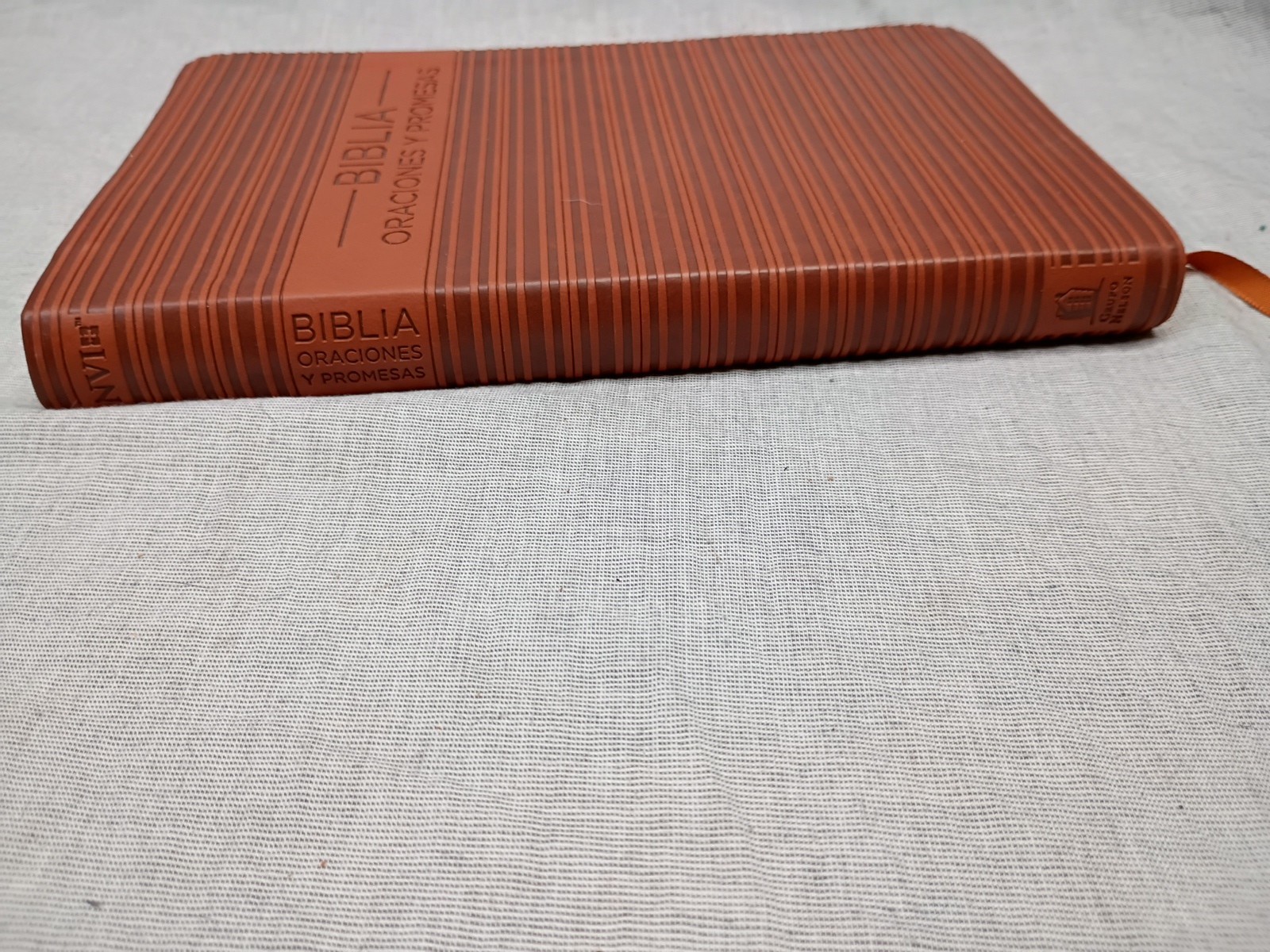 BIBLIA ORACIONES Y PROMESAS NVI SPANISH EDITION By Thomas Nelson
