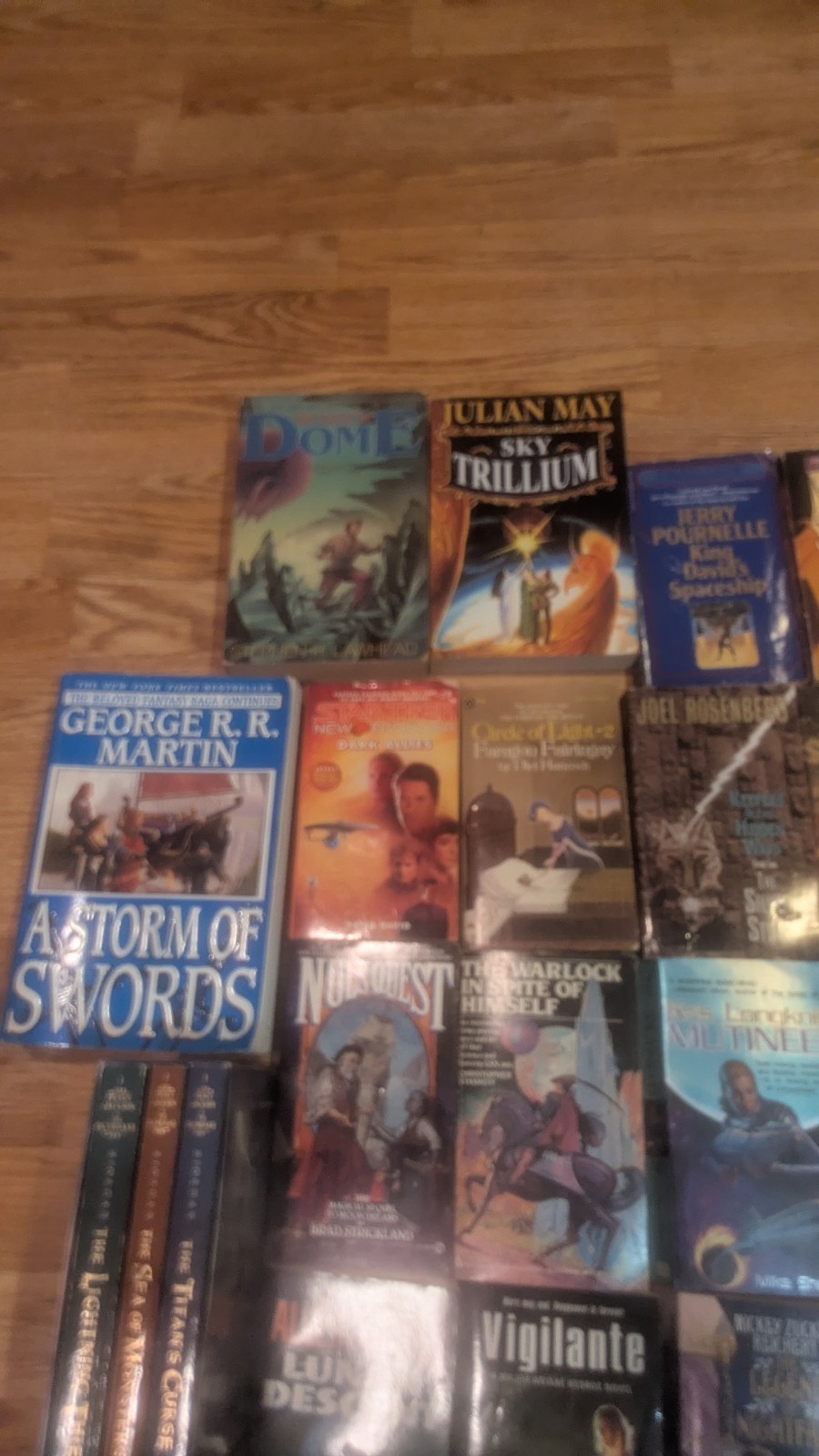 Lot of 34 Science Fiction Fantasy Paperbacks Novels 1970s-modern Daw & Others