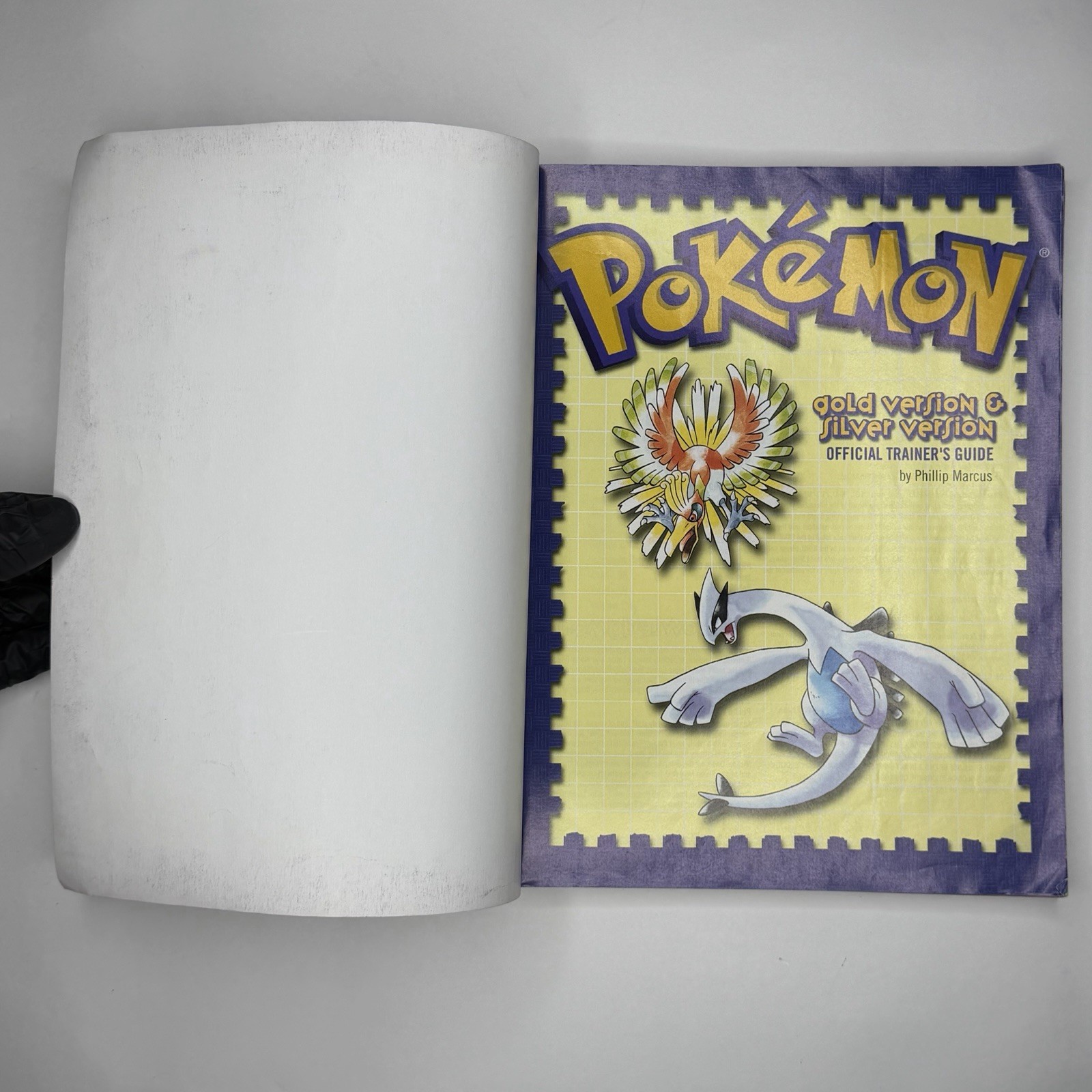 2000 Pokemon Gold and Silver Version Strategy Guide BradyGames Holographic Cover