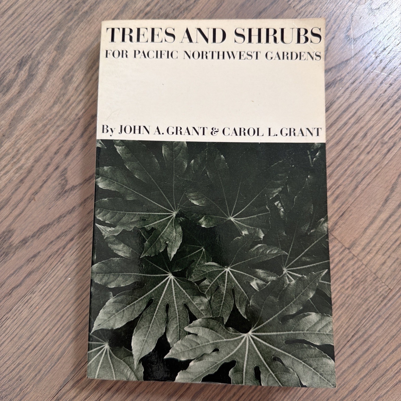 Trees and Shrubs for Pacific Northwest Gardens – Paperback – VERY GOOD