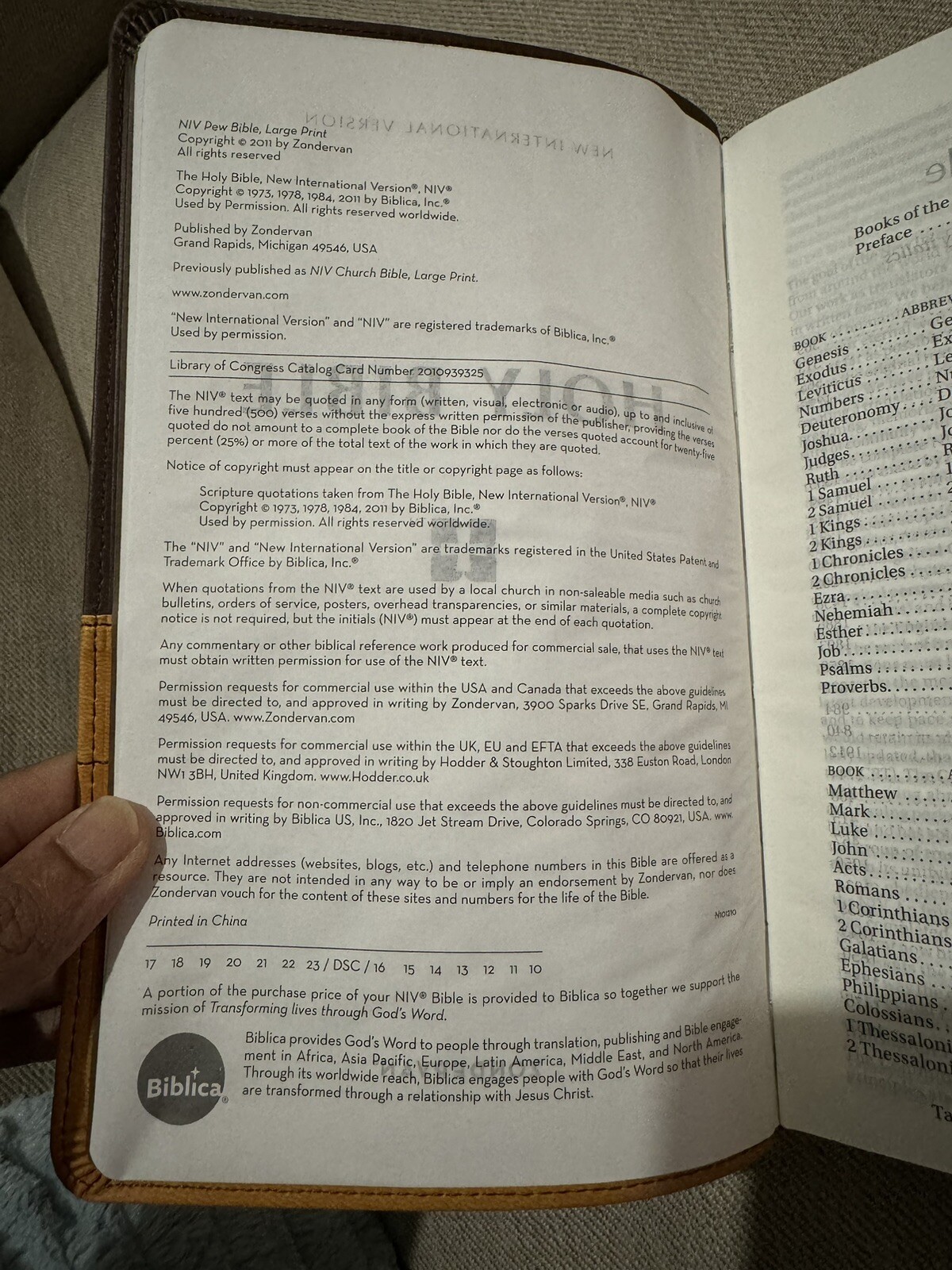 NIV Large Print Bible Personal Size 2011 Brown Tan Zondervan