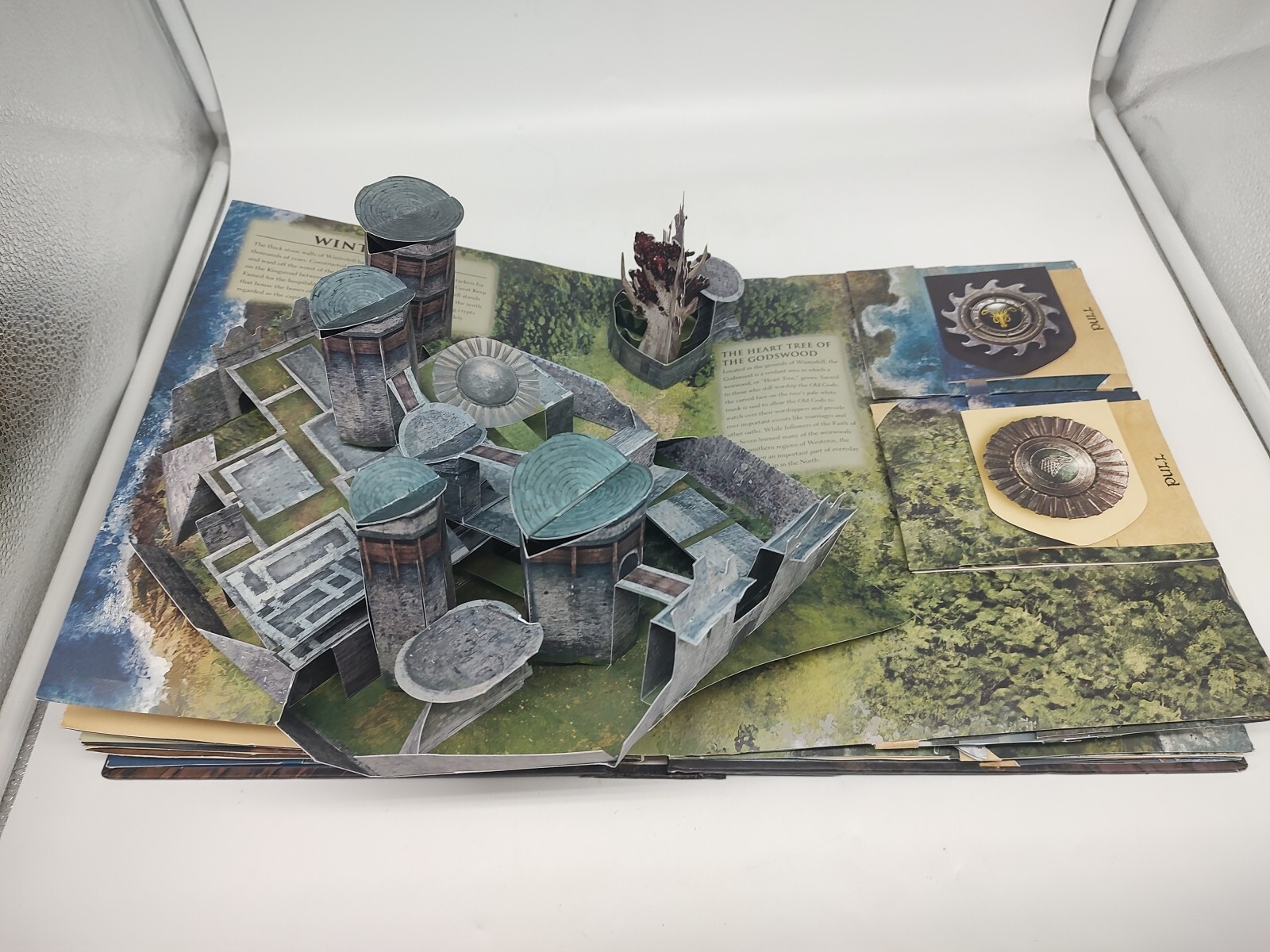 Game of Thrones: A Pop-Up Guide to – Hardcover, by Reinhart Matthew – Good