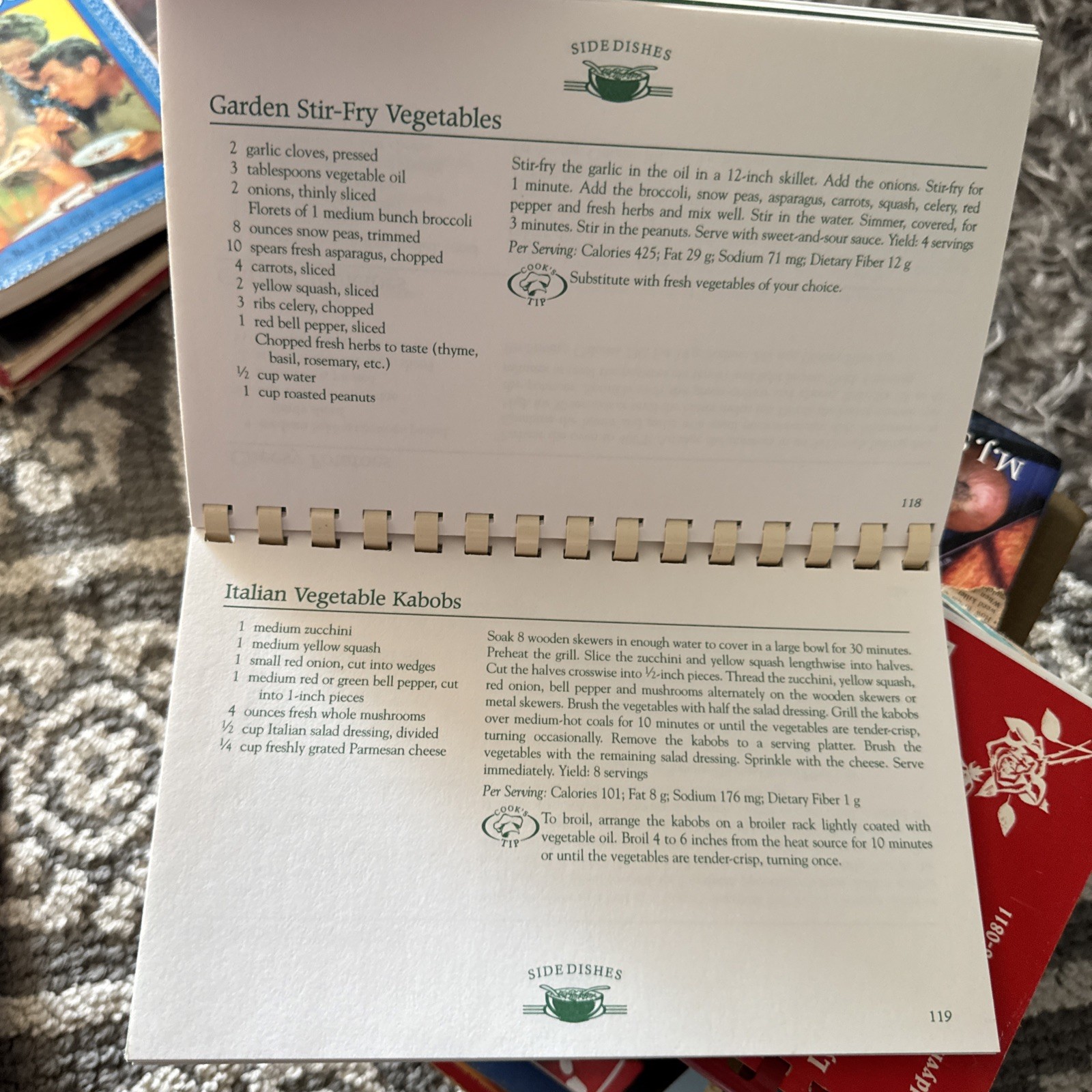 THE PAMPERED CHEF-THE KITCHEN IS THE HEART OF THE HOME COOKBOOK-223 PAGES
