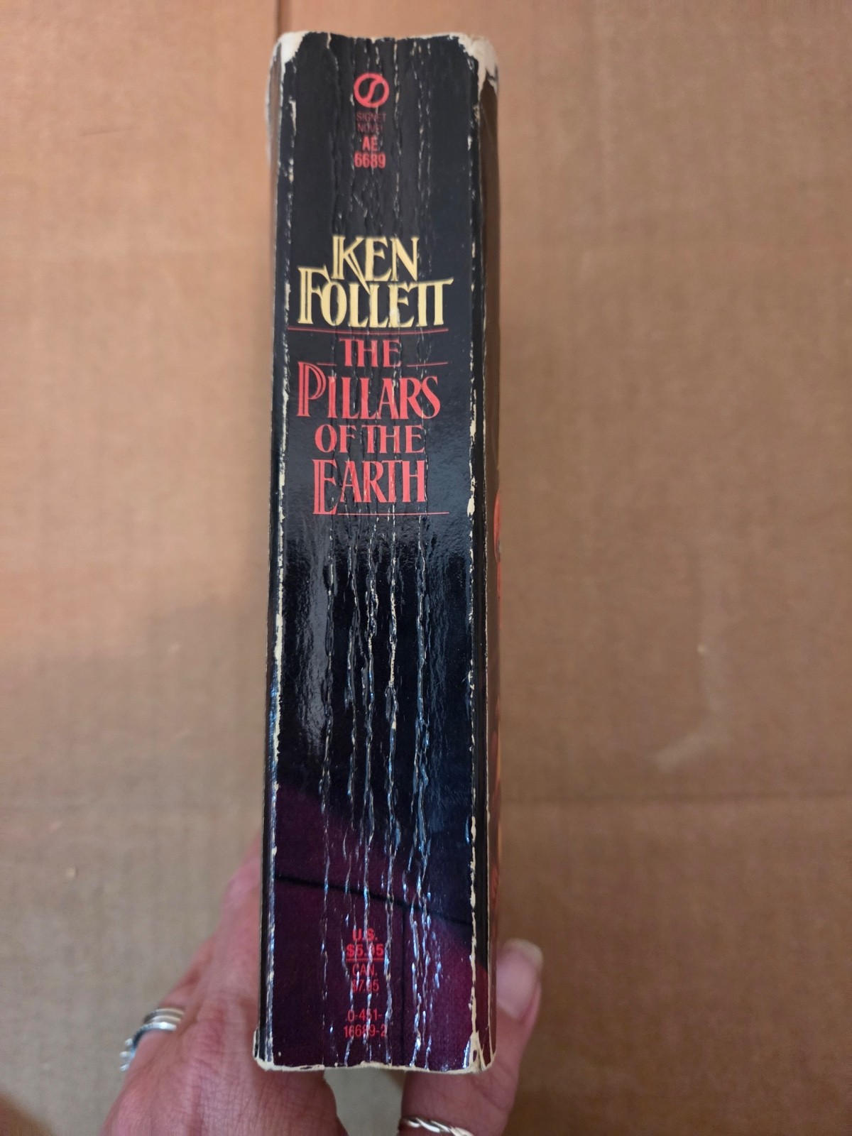 Pillars of the Earth Ken Follet Mass Market Paperback 1997 (BK1)
