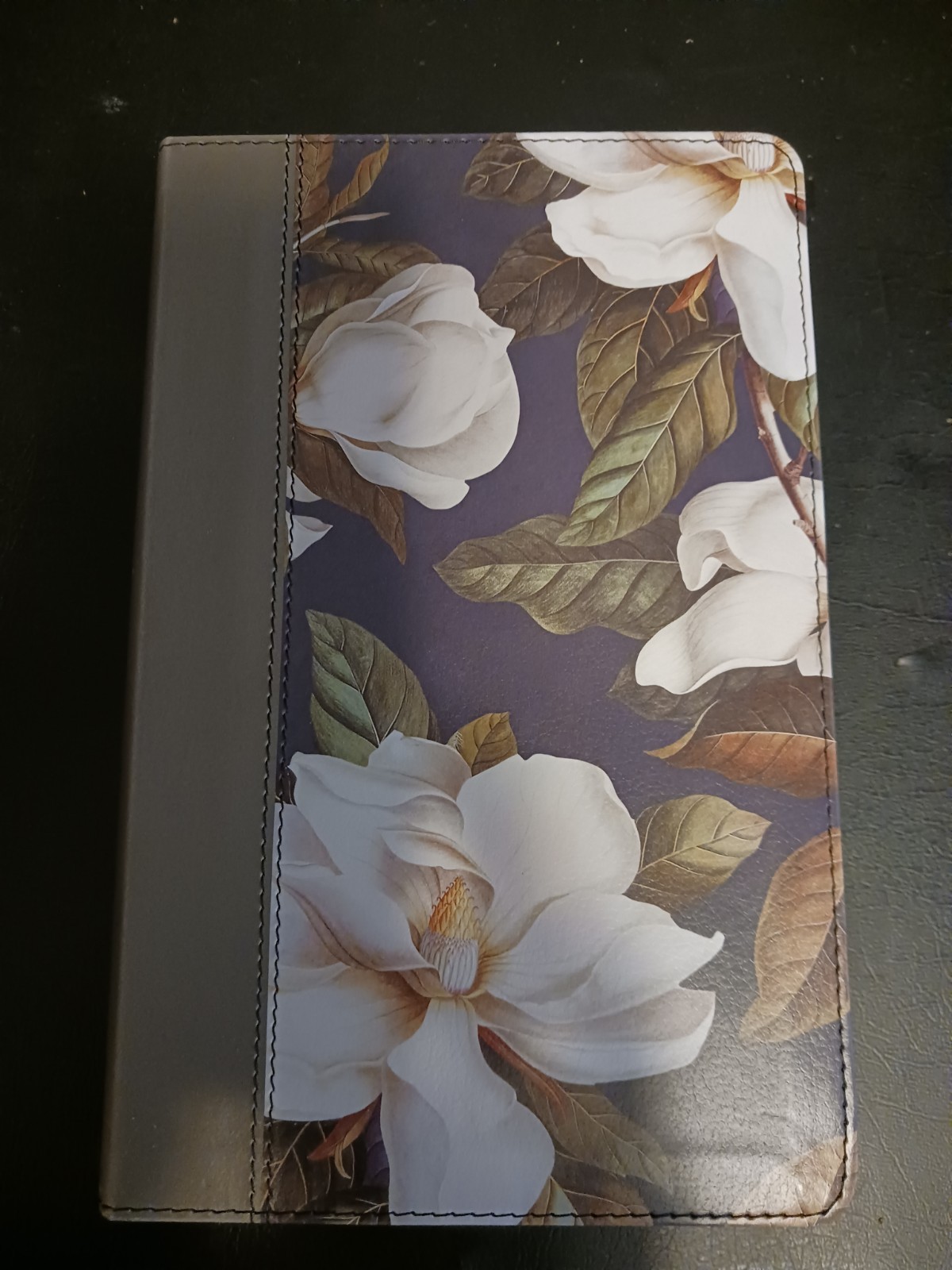 Tyndale KJV Personal Giant Print Bible Filament-Enabled Leatherlike Magnolia