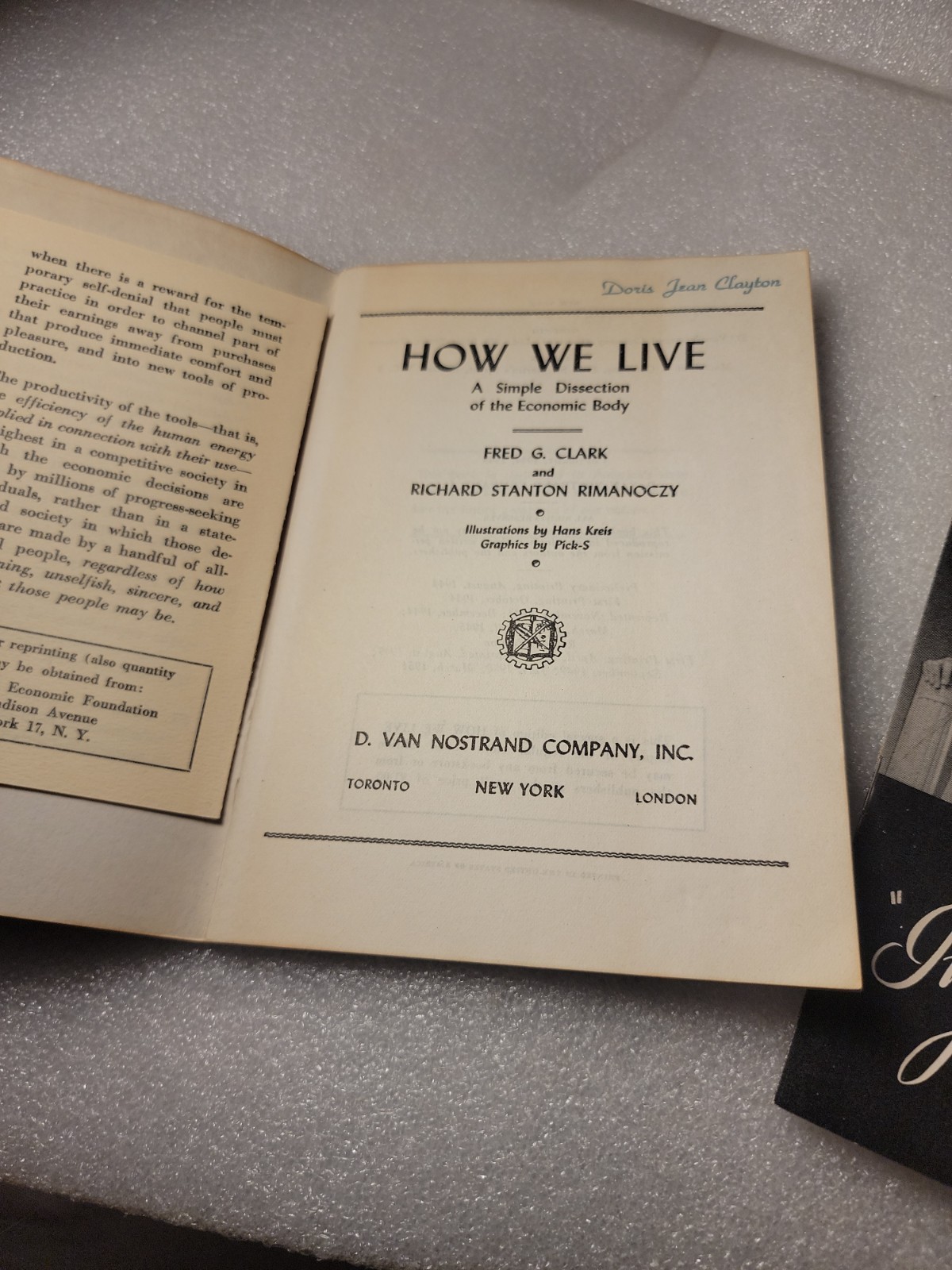 1949 HOW WE LIVE A SIMPLE DISSECTION OF THE ECONOMIC BODY FRED CLARK