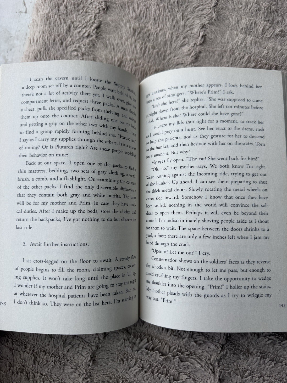 Mockingjay (Hunger Games, Book Three) by Suzanne Collins (2010, Hardcover)