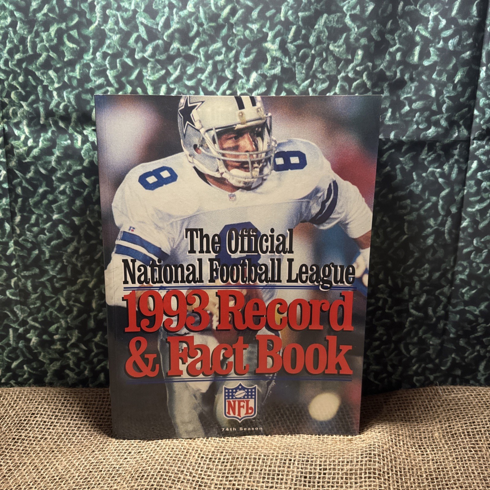 Official NFL 1993 Record and Fact Book (NFL Record Fact Book) – Great!
