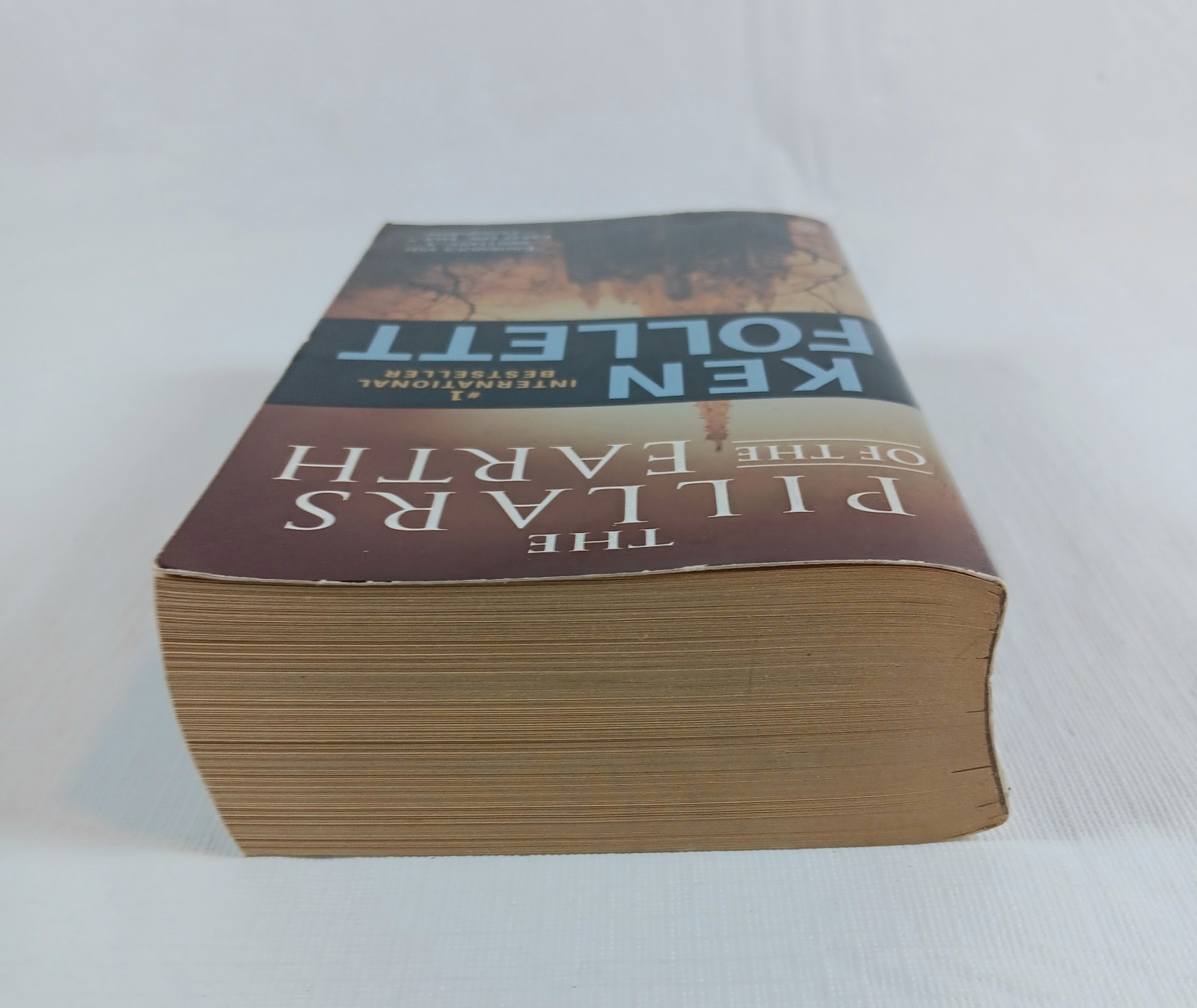 Pillars Of The Earth by Ken Follett, 2007 Paperback