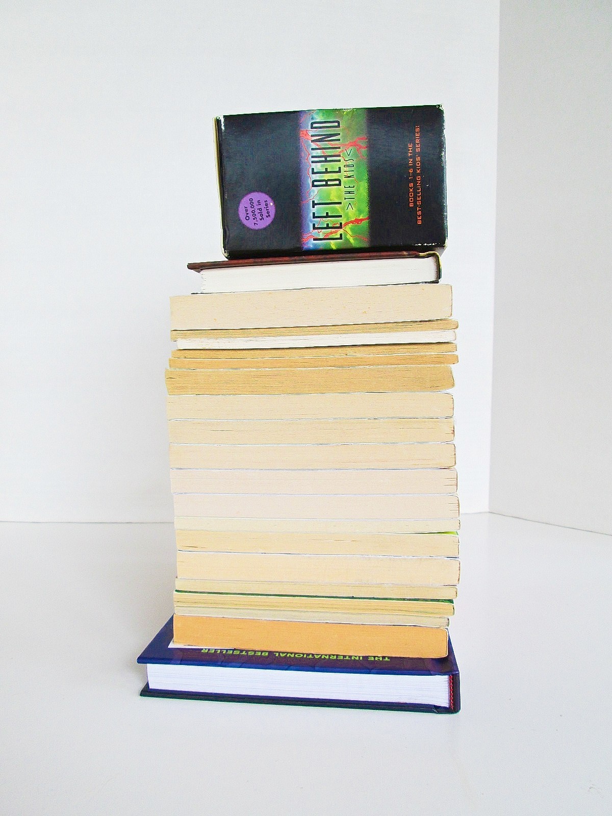 Kids Books Lot of 26, Scholastic, Popular and Others, Mixed School Ages Genres