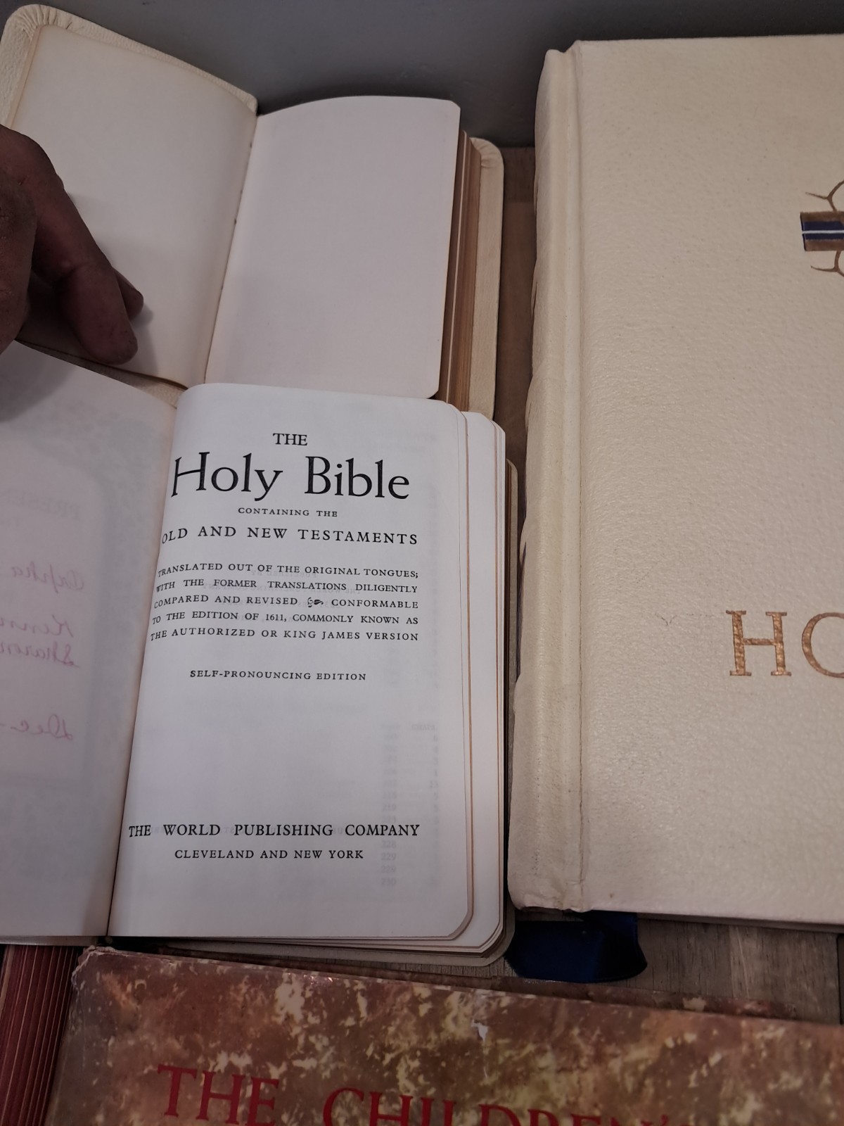 Lot Of Bibles Vintage 1960: Family Holy Bible KJV Large P82