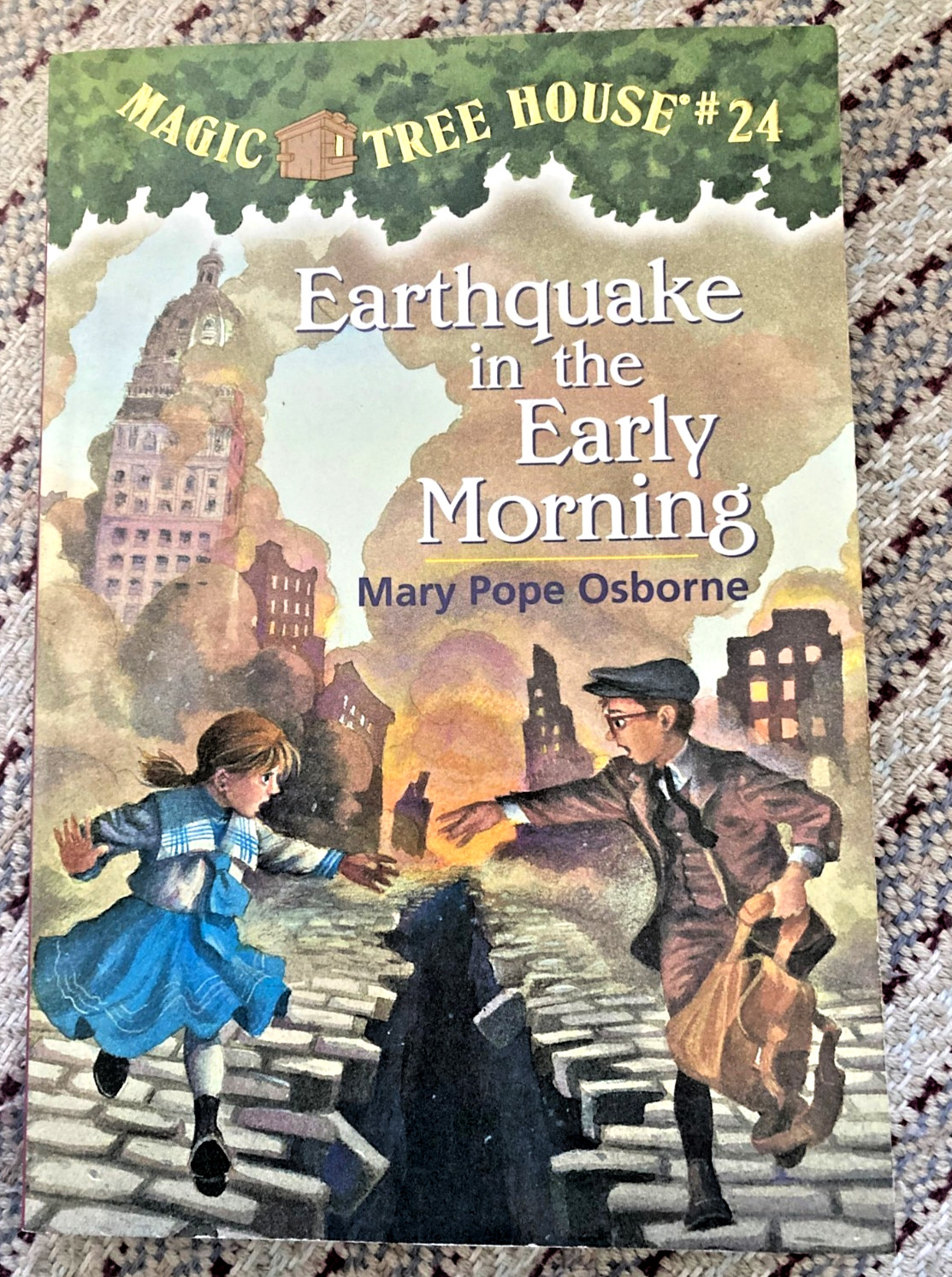EARTHQUAKE IN THE EARLY MORNING Magic Tree House Mary Pope Osborne FREE POST