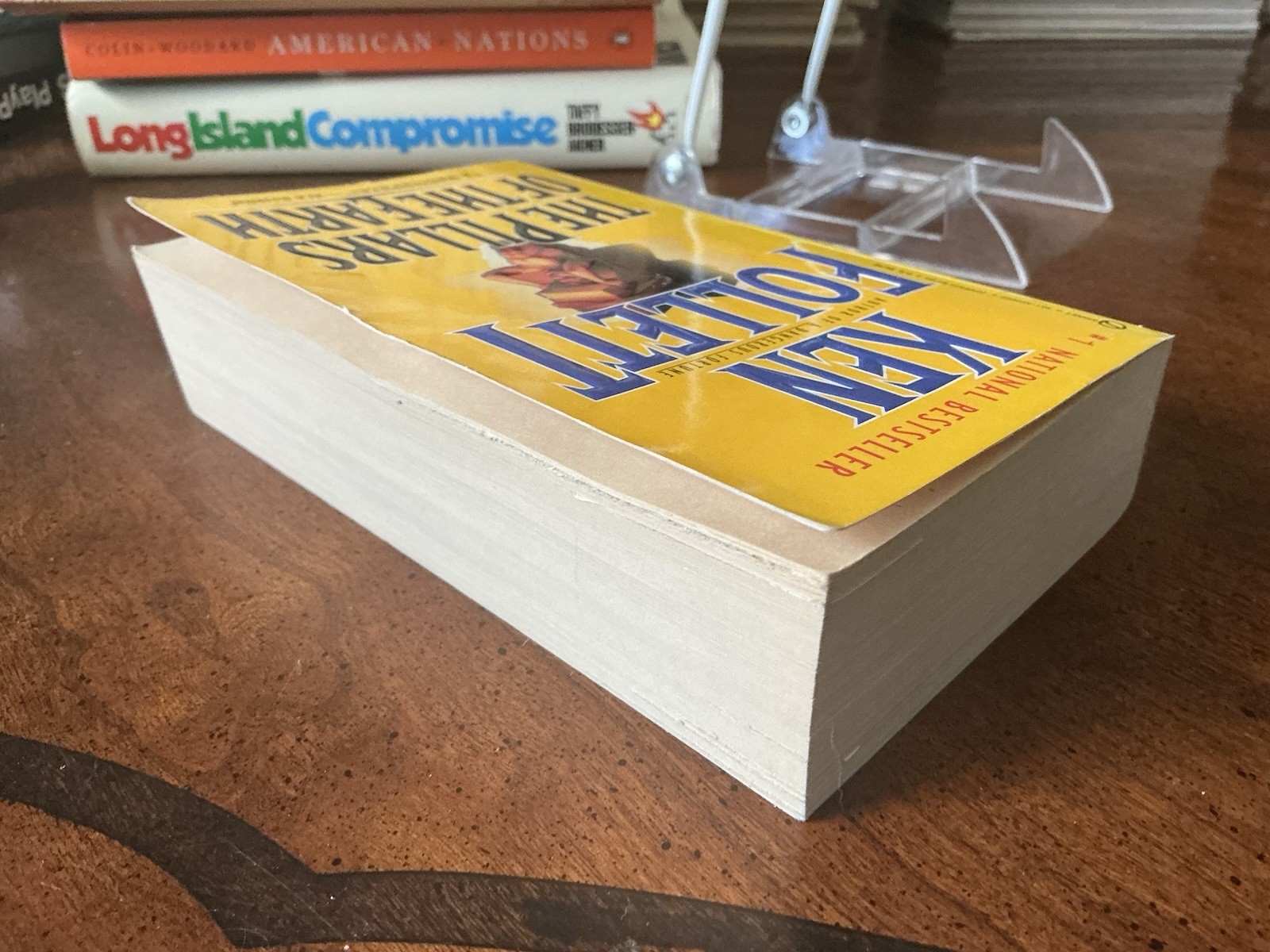 Pillars of the Earth : A Novel by Ken Follett (1990, Mass Market)
