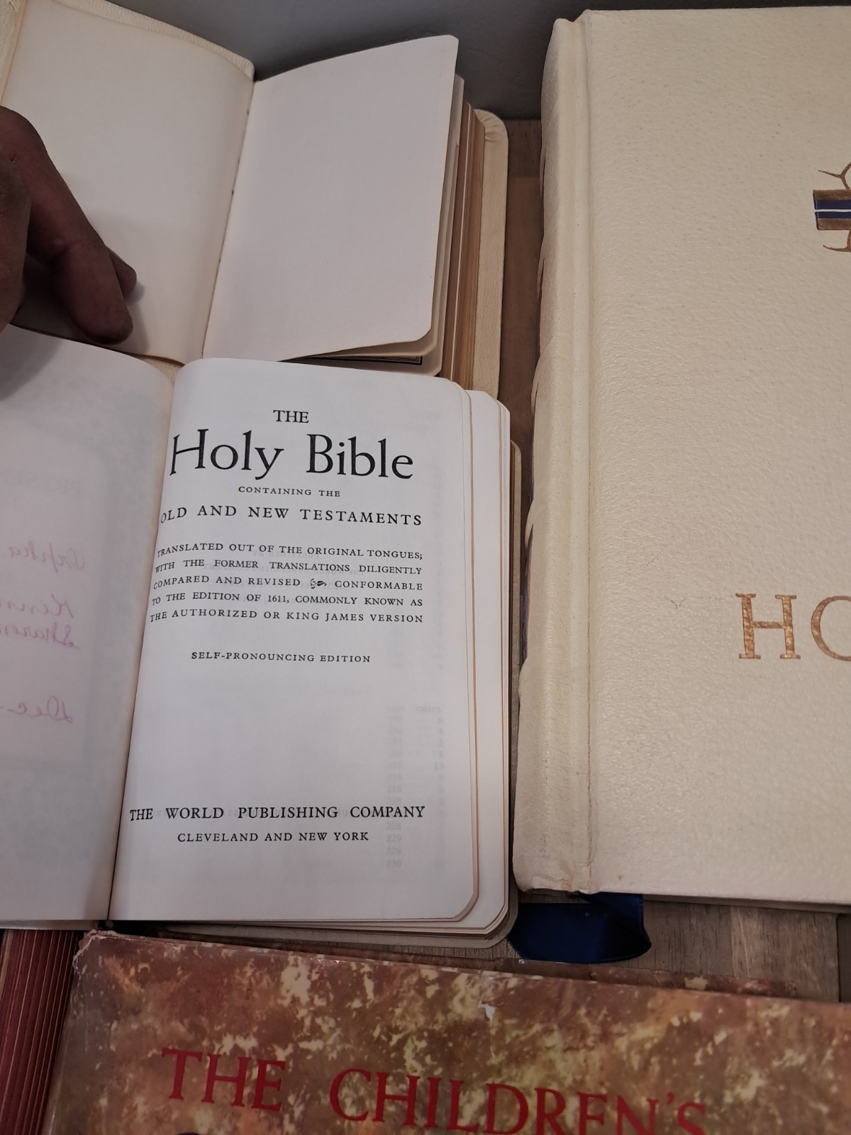 Lot Of Bibles Vintage 1960: Family Holy Bible KJV Large P82