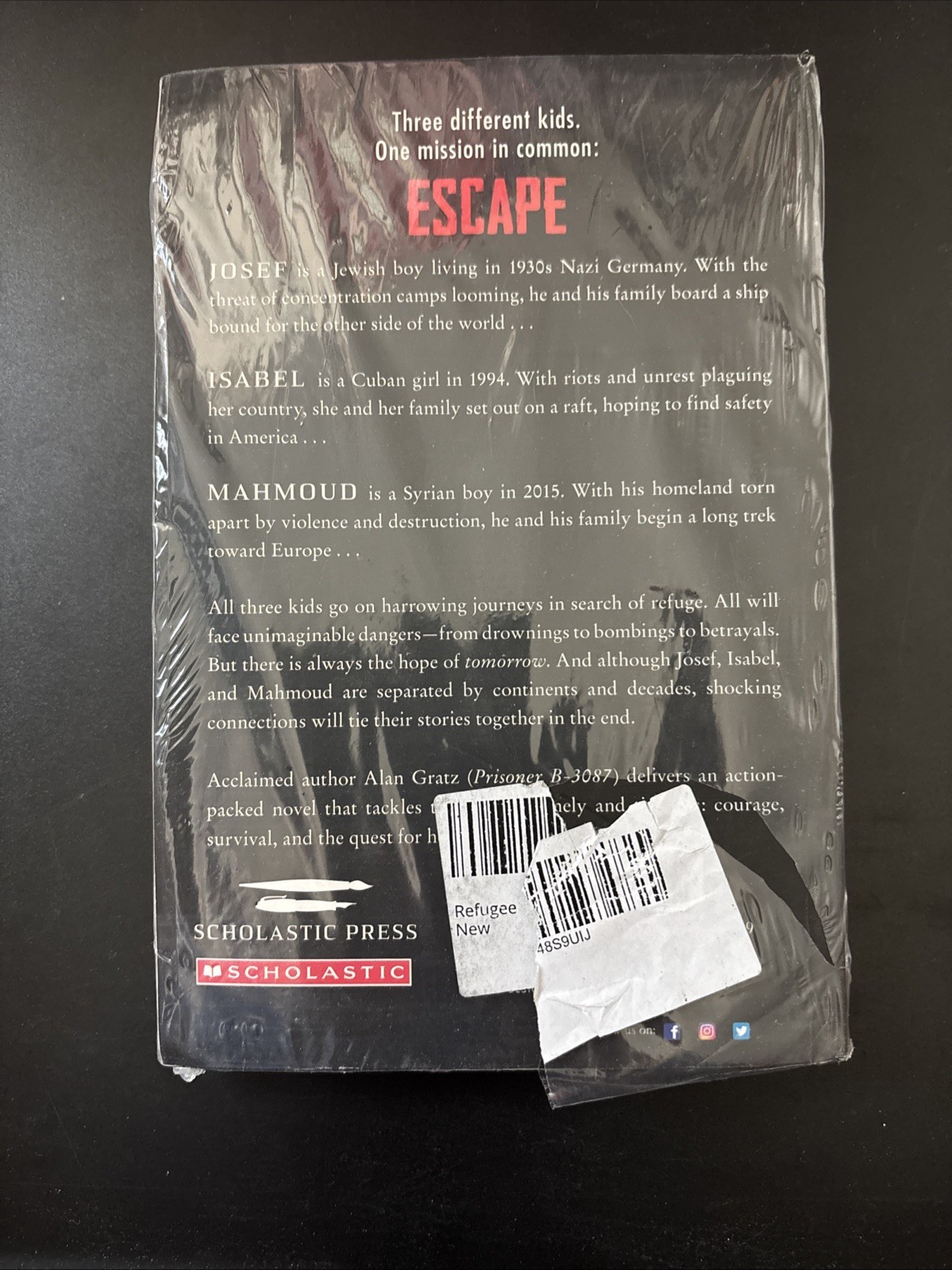 Refugee by Alan Gratz 2017 Scholastic Paperback Brand New