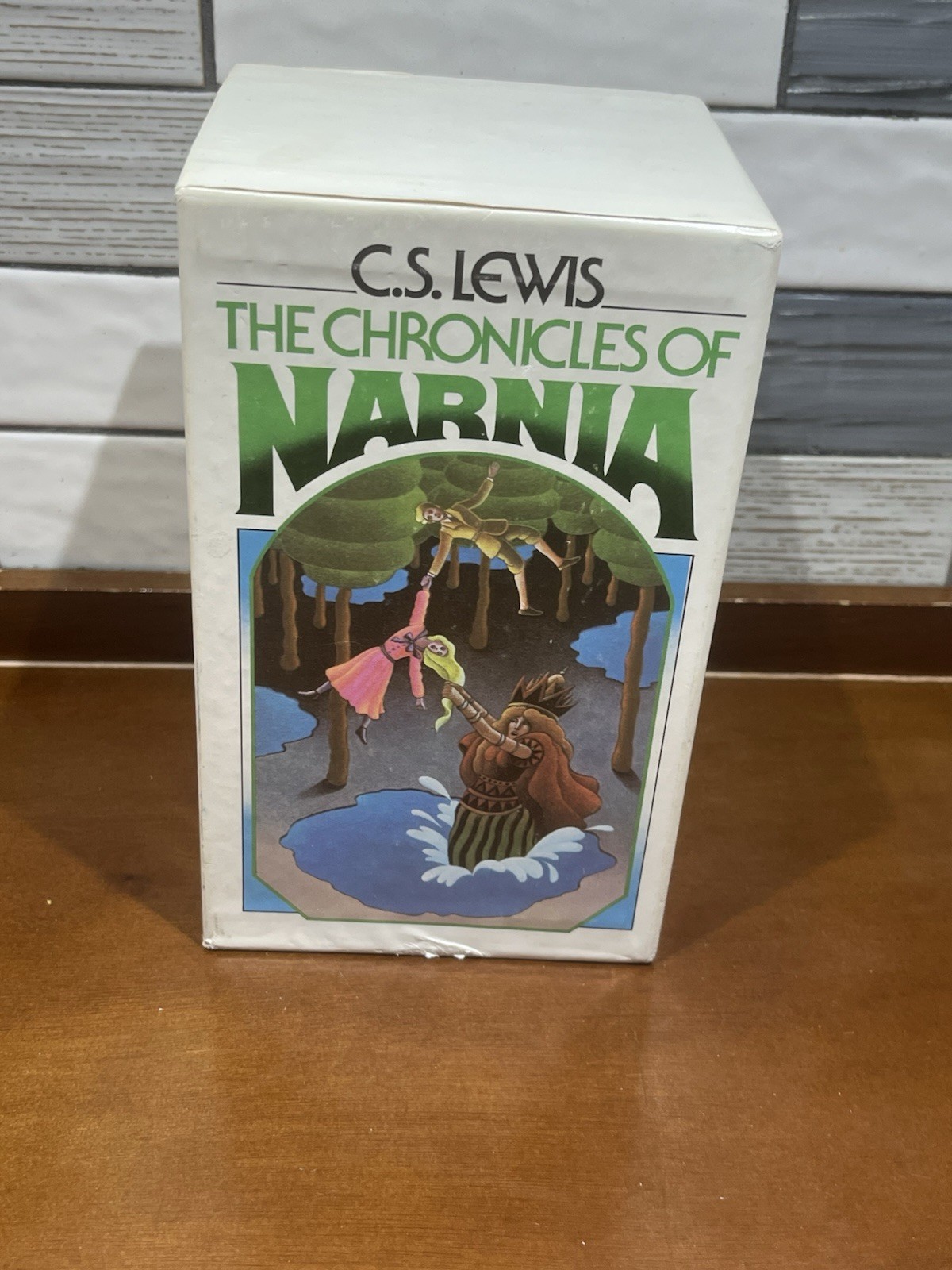 Vintage 1970s C.S. Lewis The Chronicles of Narnia Seven Book Boxed Set READ