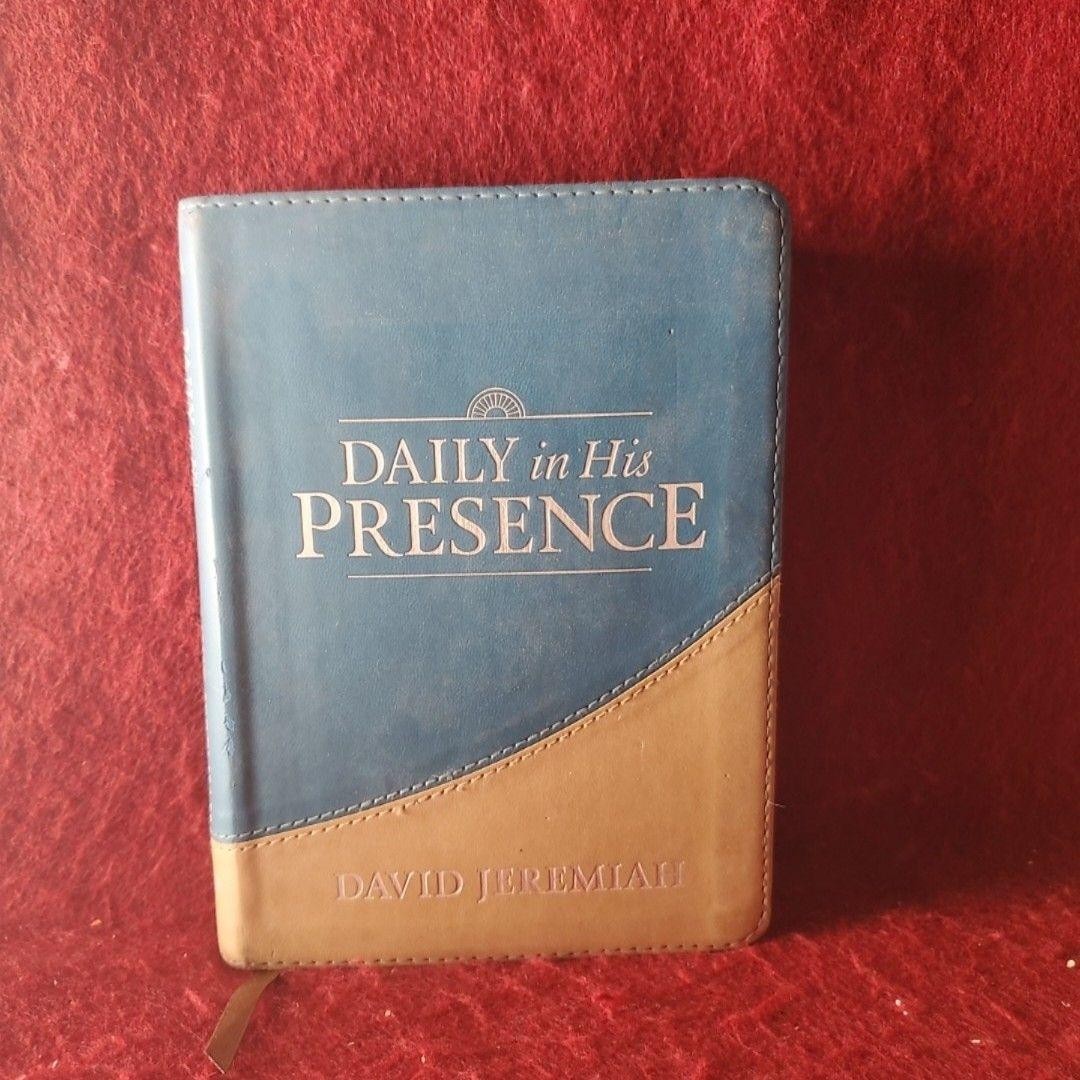 Daily In His Presence David Jeremiah HC Faux Leather Turning Point 2019 Blue Tan