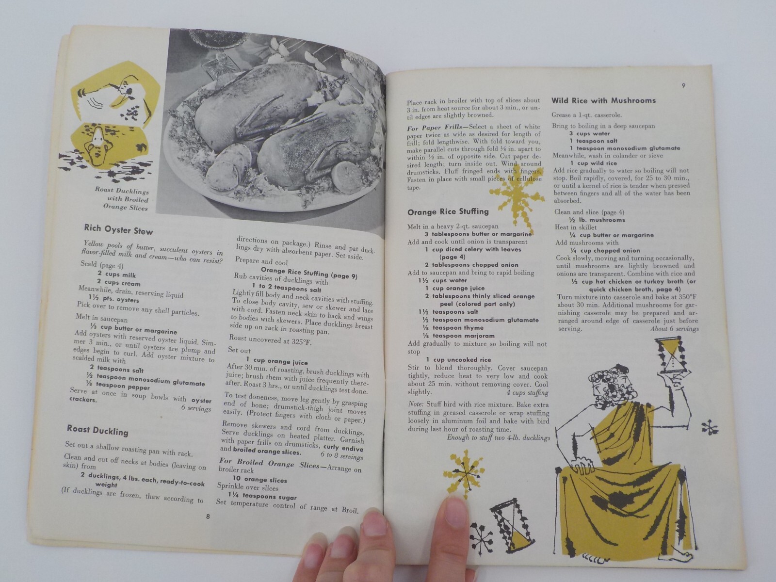 THE HOLIDAY COOKBOOK CULINARY ARTS INSTITUTE 68 PAGES WHITE VELVET FROSTING GUC