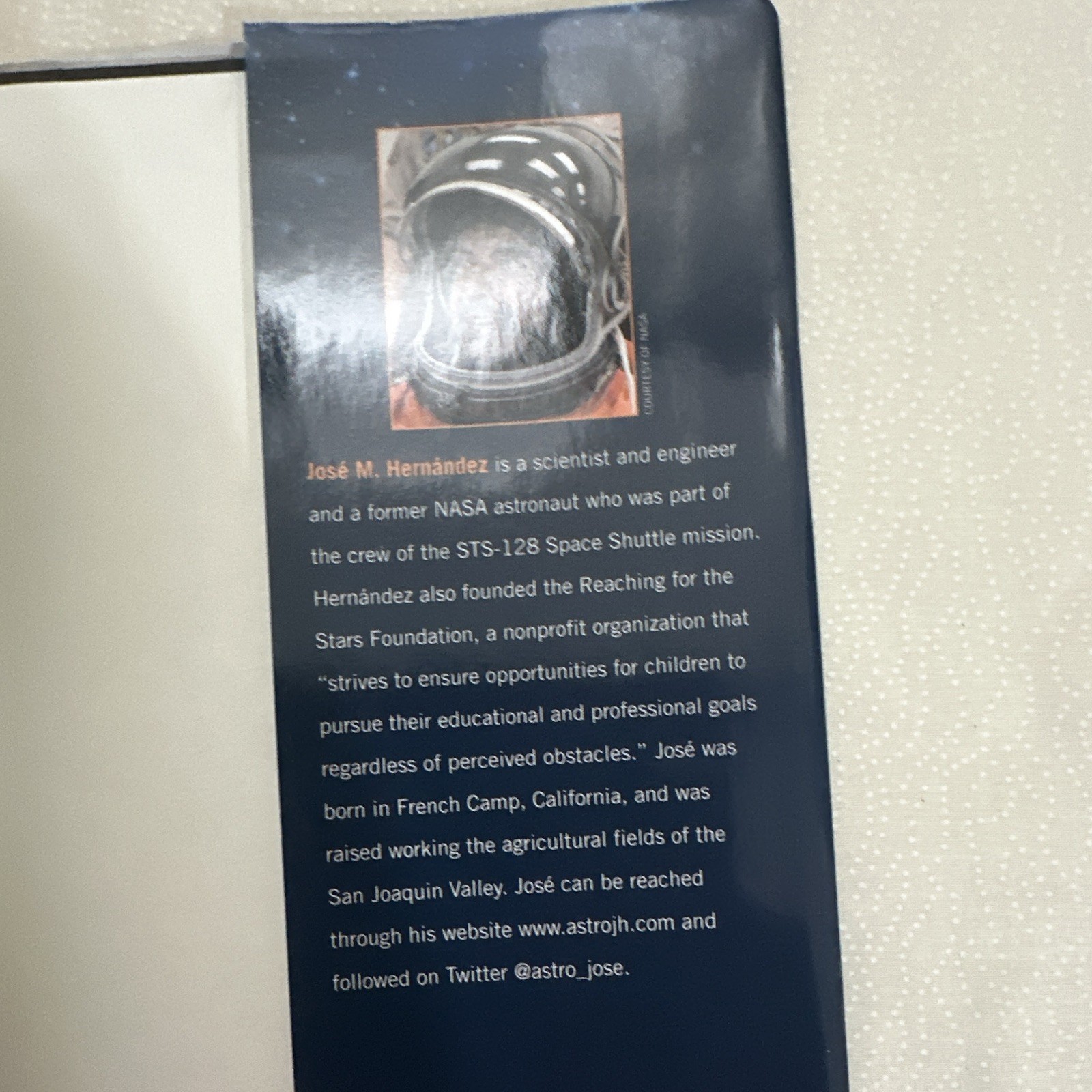 José M. Hernández Reaching for the Stars Hardcover Center Street 2012 Memoir