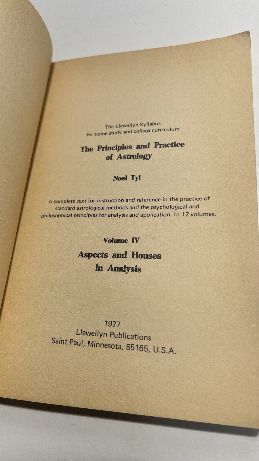 Aspects and Houses in Analysis: The Principles and Practice of Astrology 1977