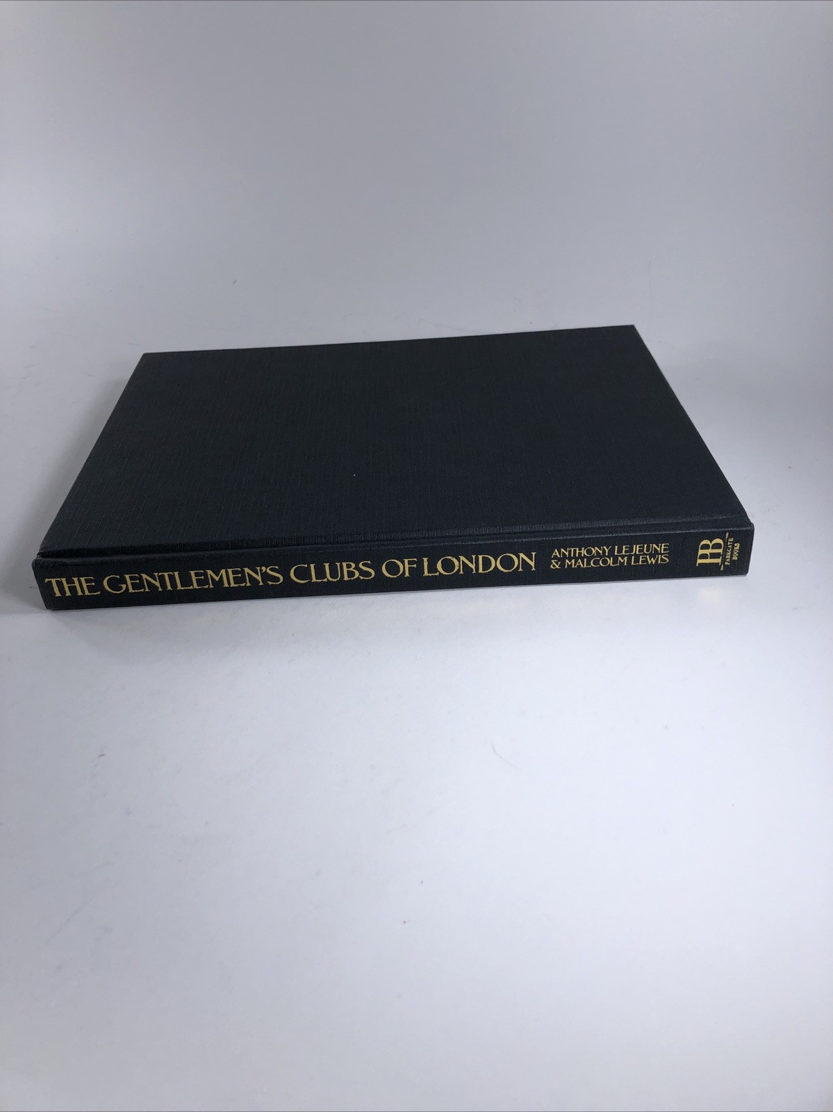 THE GENTLEMEN’S CLUBS OF LONDON By Anthony Lejeune 1984 HCDJ