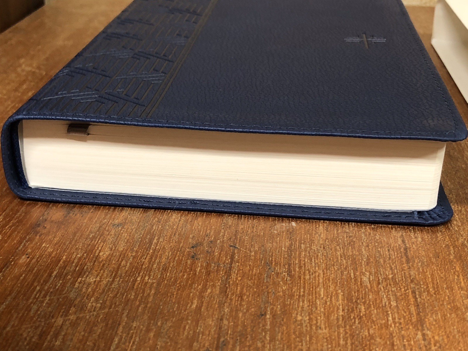 NLT Tyndale Premium Gift Bible, Filament Enabled, Blue Cross
