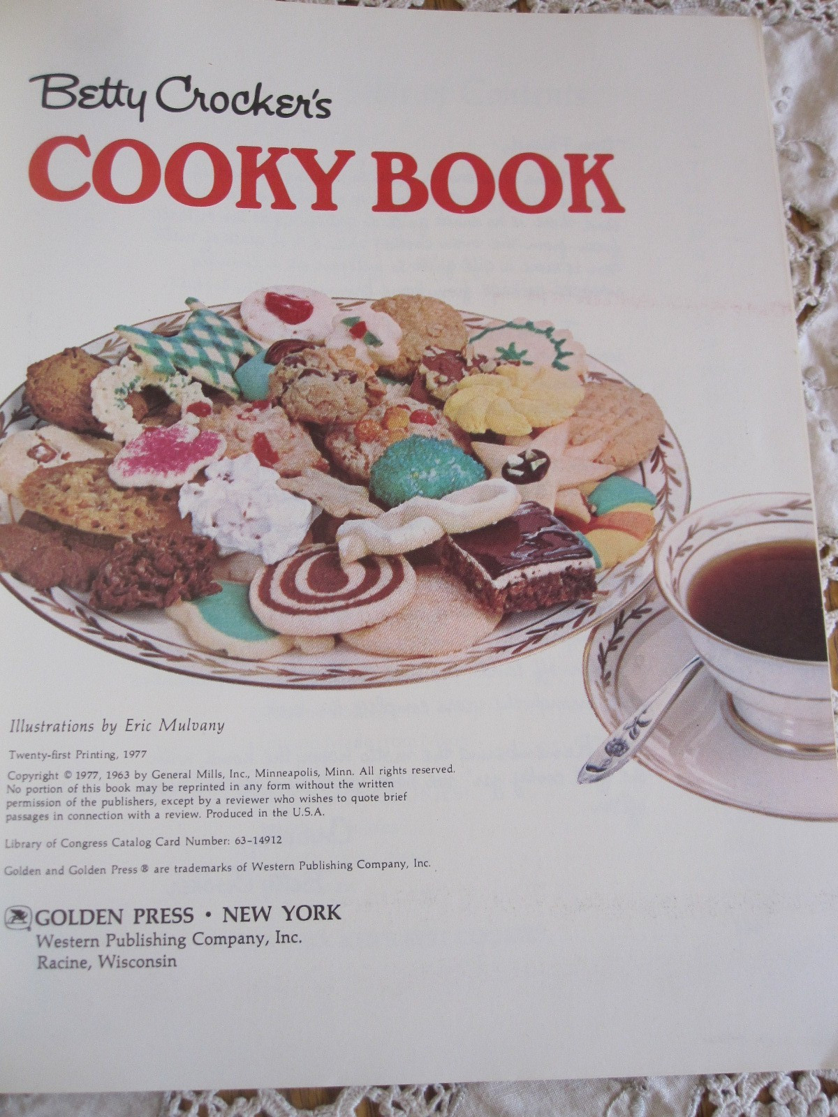 Betty Crocker’s COOKY BOOK Cookie Cook Book Golden Press 1977 SC