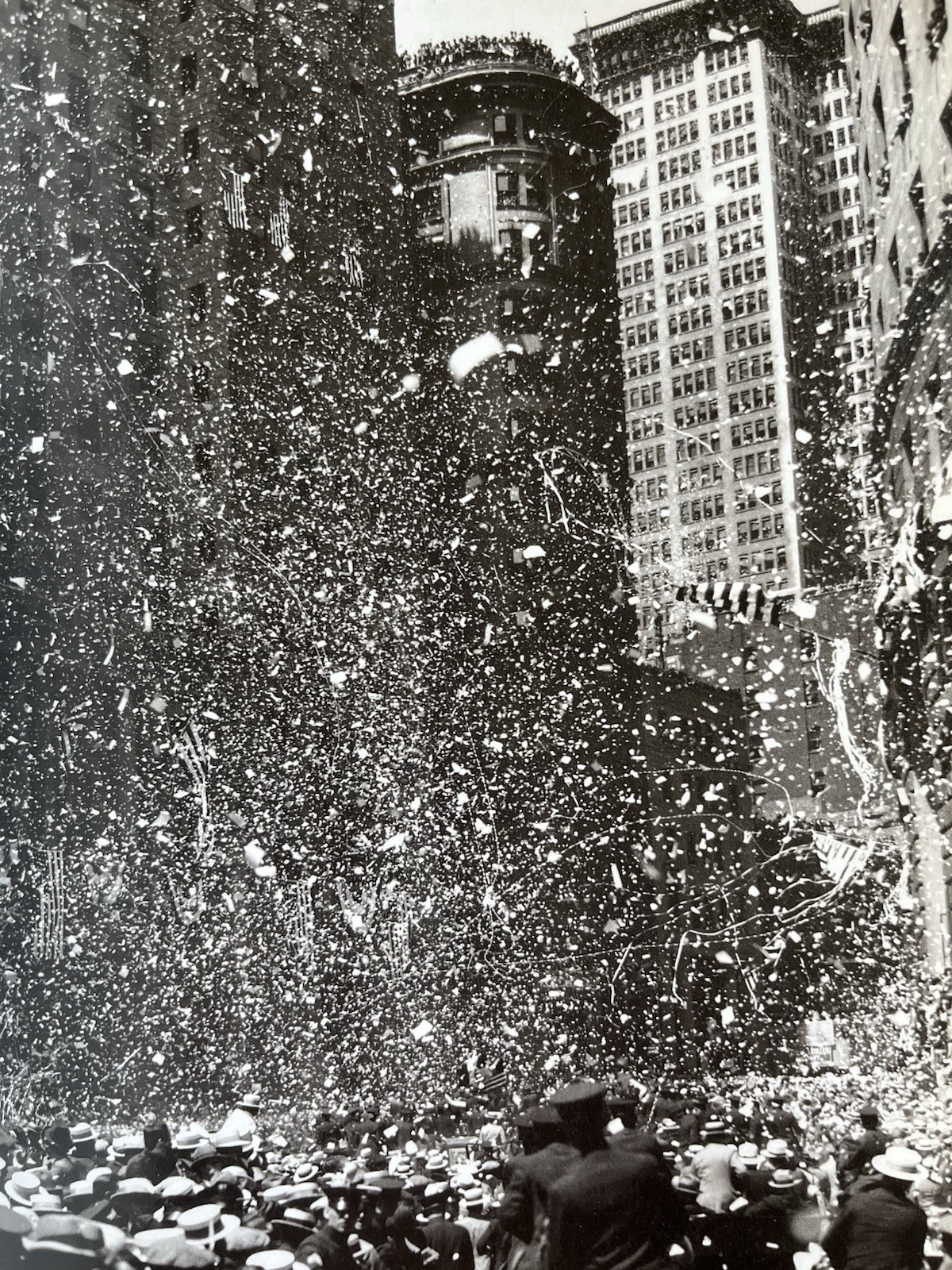 New York An Illustrated History by James Sanders & Ric urns