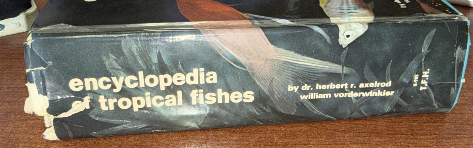Encyclopedia of Tropical Fishes Vorderwinkler & Axelrod Hardcover Book