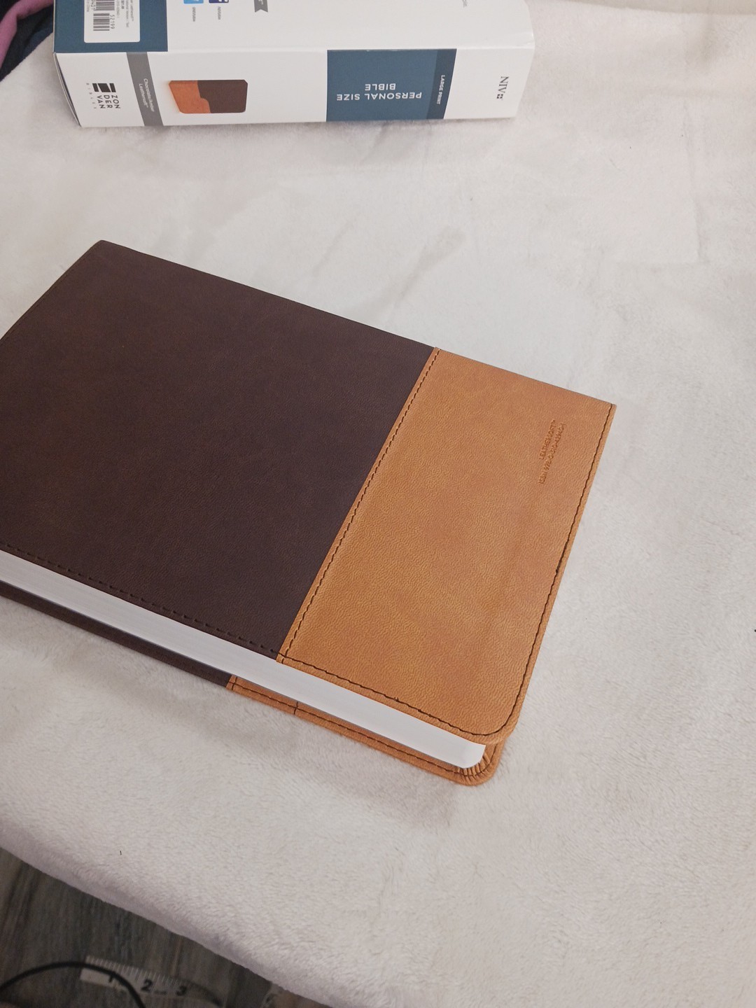 NIV Bible Large Print Lays Flat DuoTone Chocolate/Amber Leathersoft Brand New