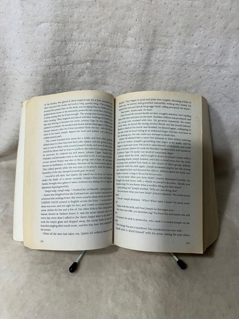 Shantaram by Gregory David Roberts Paperback Novel 2004 Edition *Good* Condition