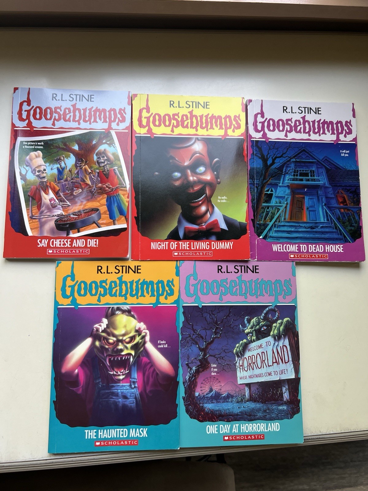 Goosebumps Retro Scream Collection 5-Book Tin Box Set R.L. Stine