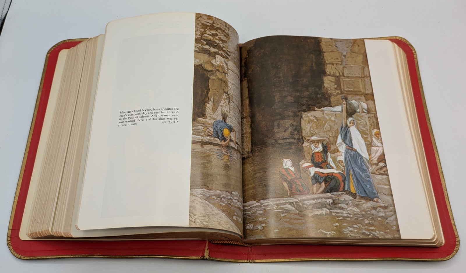 1973 Holy Bible Family Reading Edition King James Version Excellent Unused