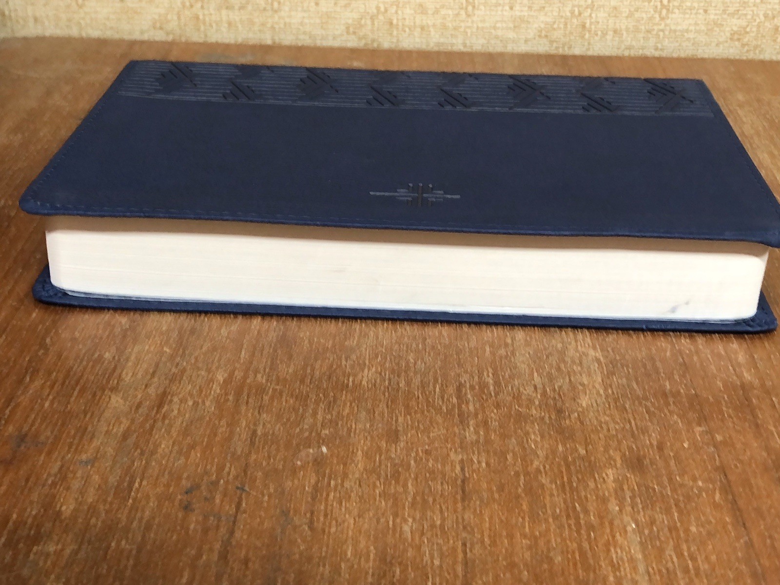 NLT Tyndale Premium Gift Bible, Filament Enabled, Blue Cross