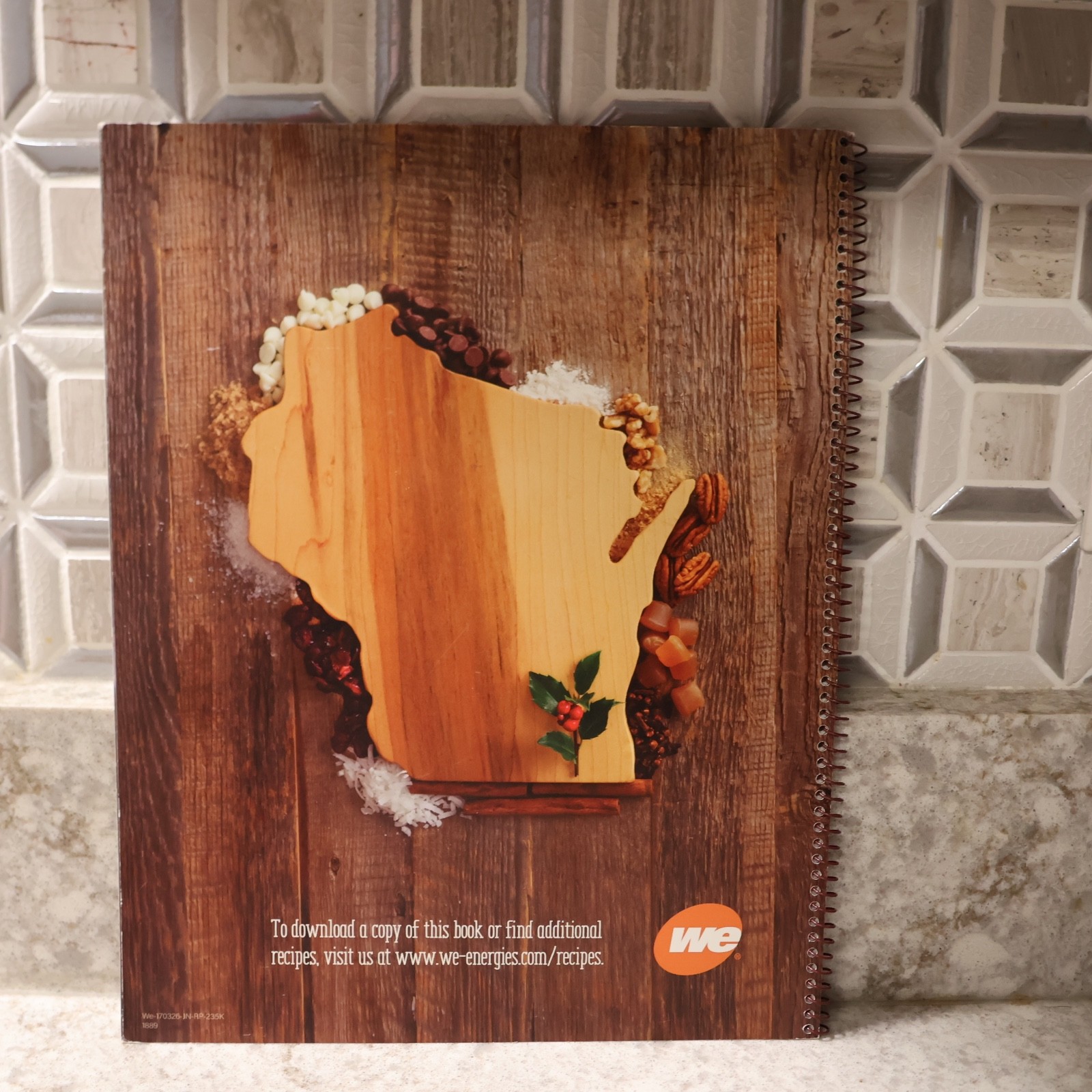 WE Energies Cookie Book Wisconsin Edition 2017