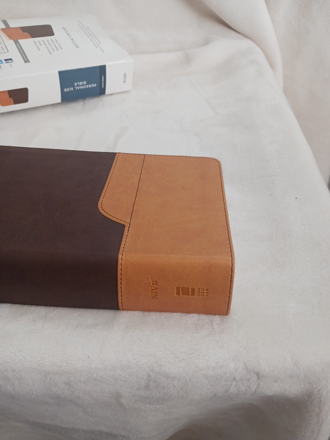 NIV Bible Large Print Lays Flat DuoTone Chocolate/Amber Leathersoft Brand New