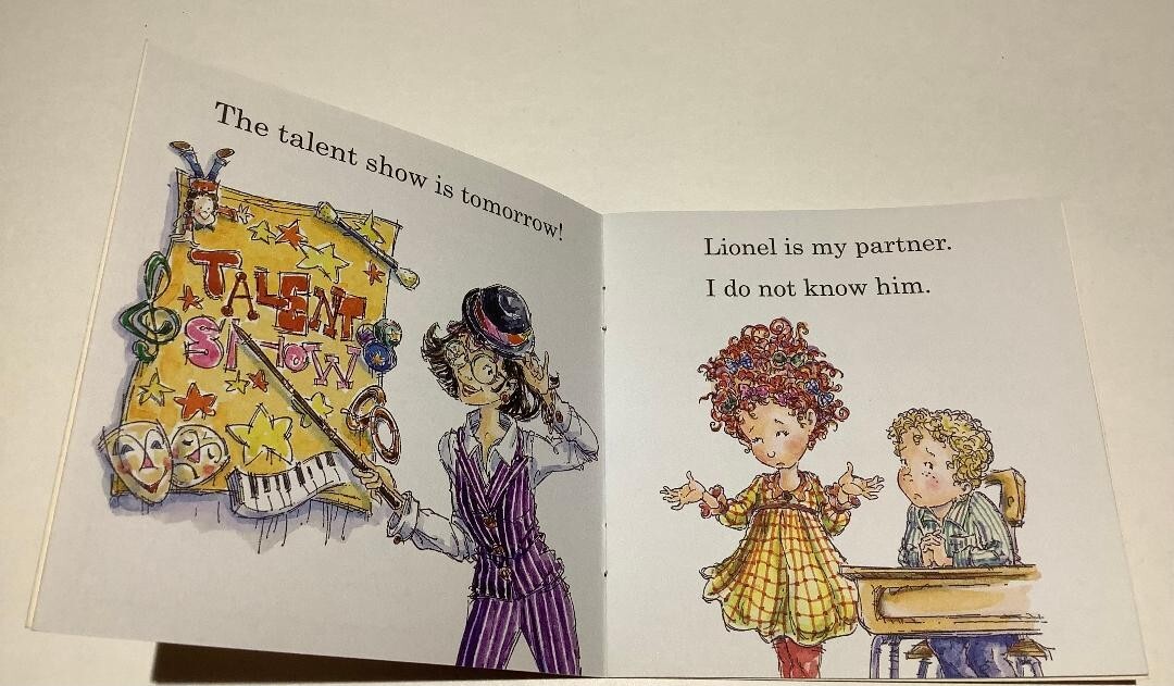 Set of 5 Fancy Nancy I can Read Phonics Paperback Books 8-12 2013