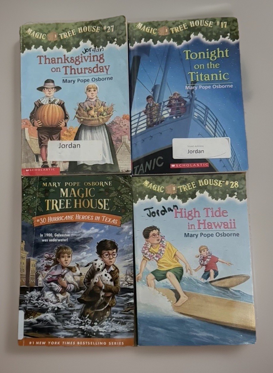 Lot 4 Magic Tree House-Tonight On The Titanic+High Tide In Hawaii+Thanksgiving