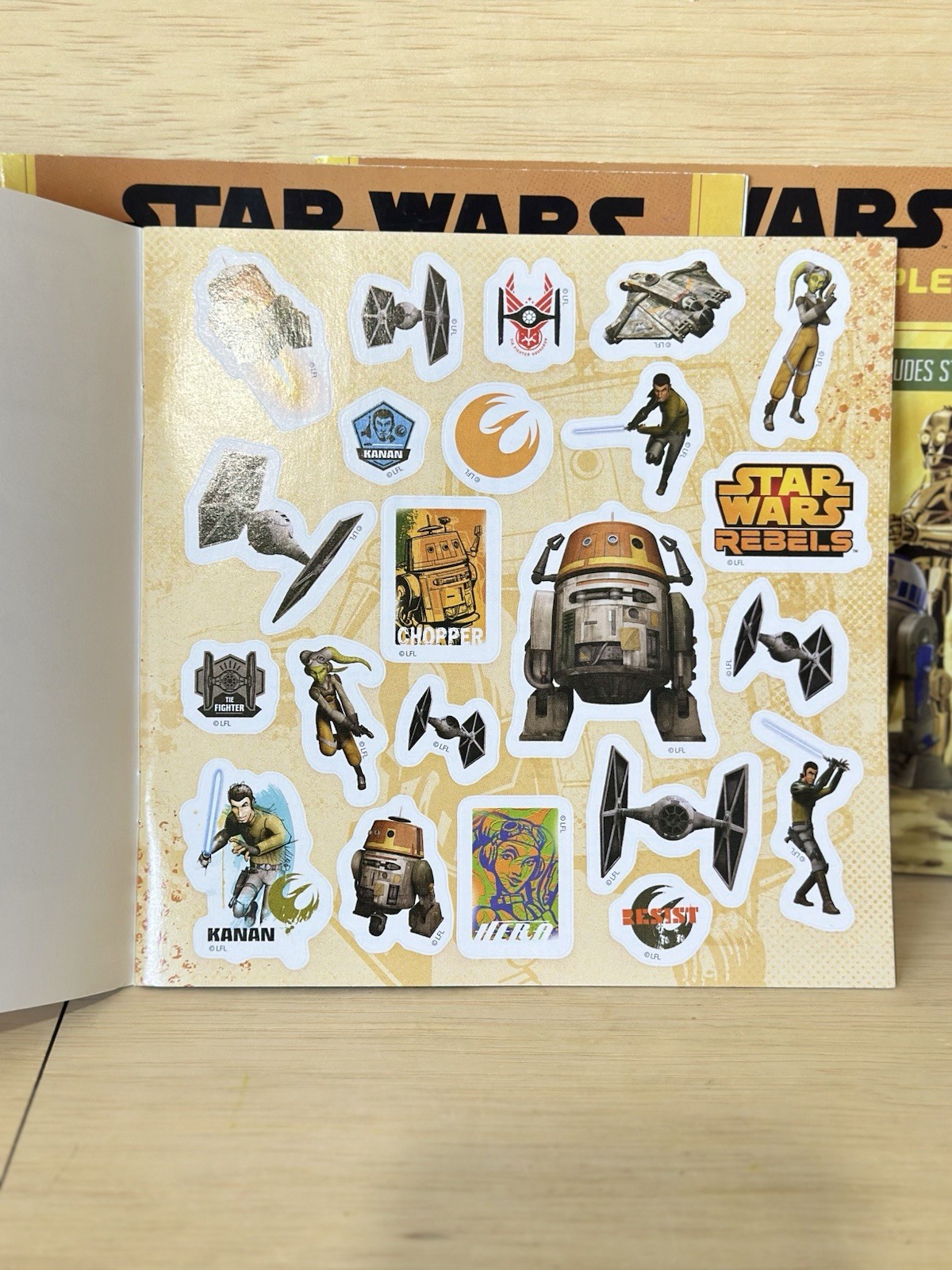 2-Star Wars Luke & the Lost Jedi Temple – & 1 Star War Rebels Includes Stickers