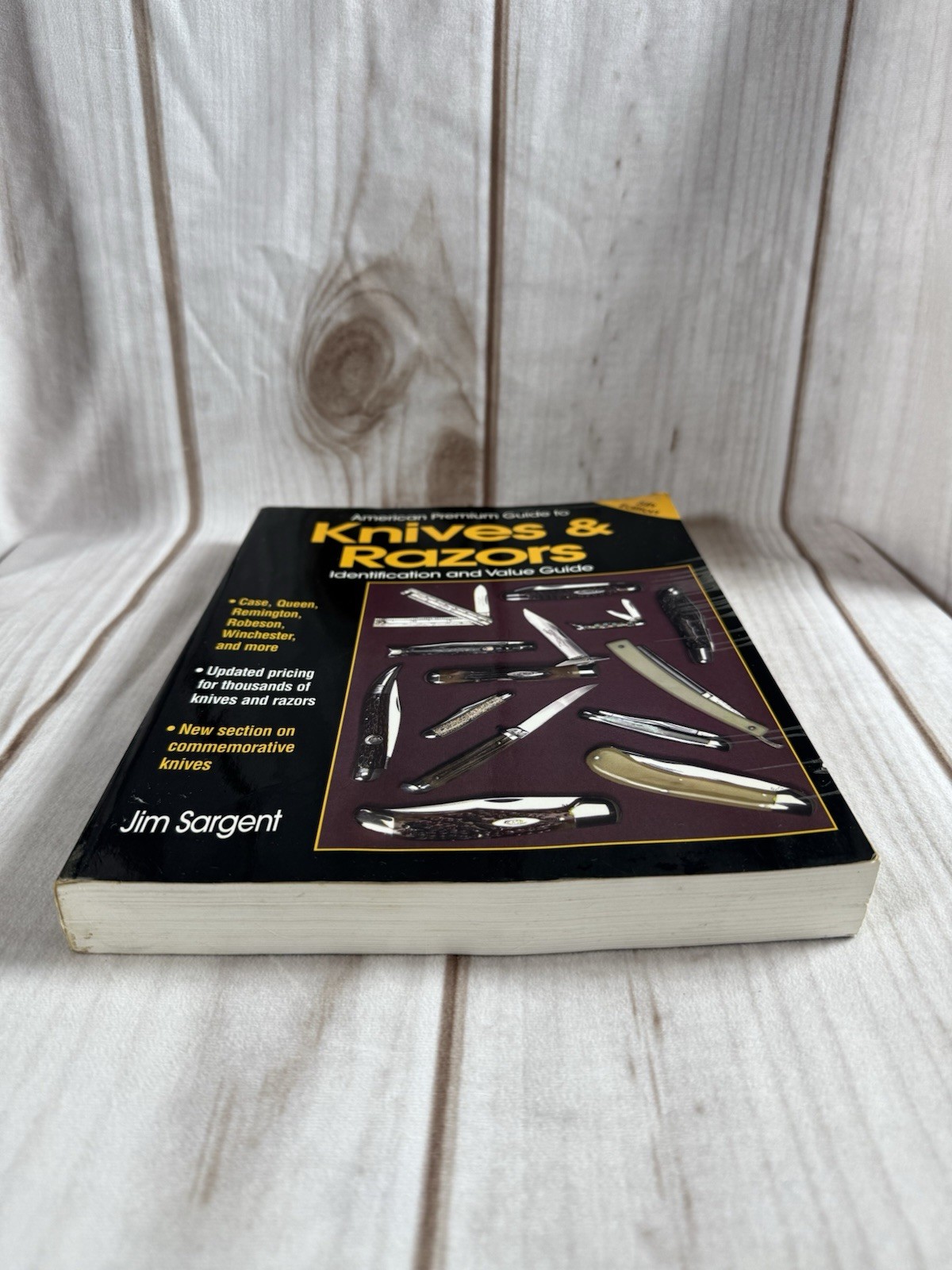 American Premium Guide to Knives and Razors (American Premium Guide to Kn – GOOD